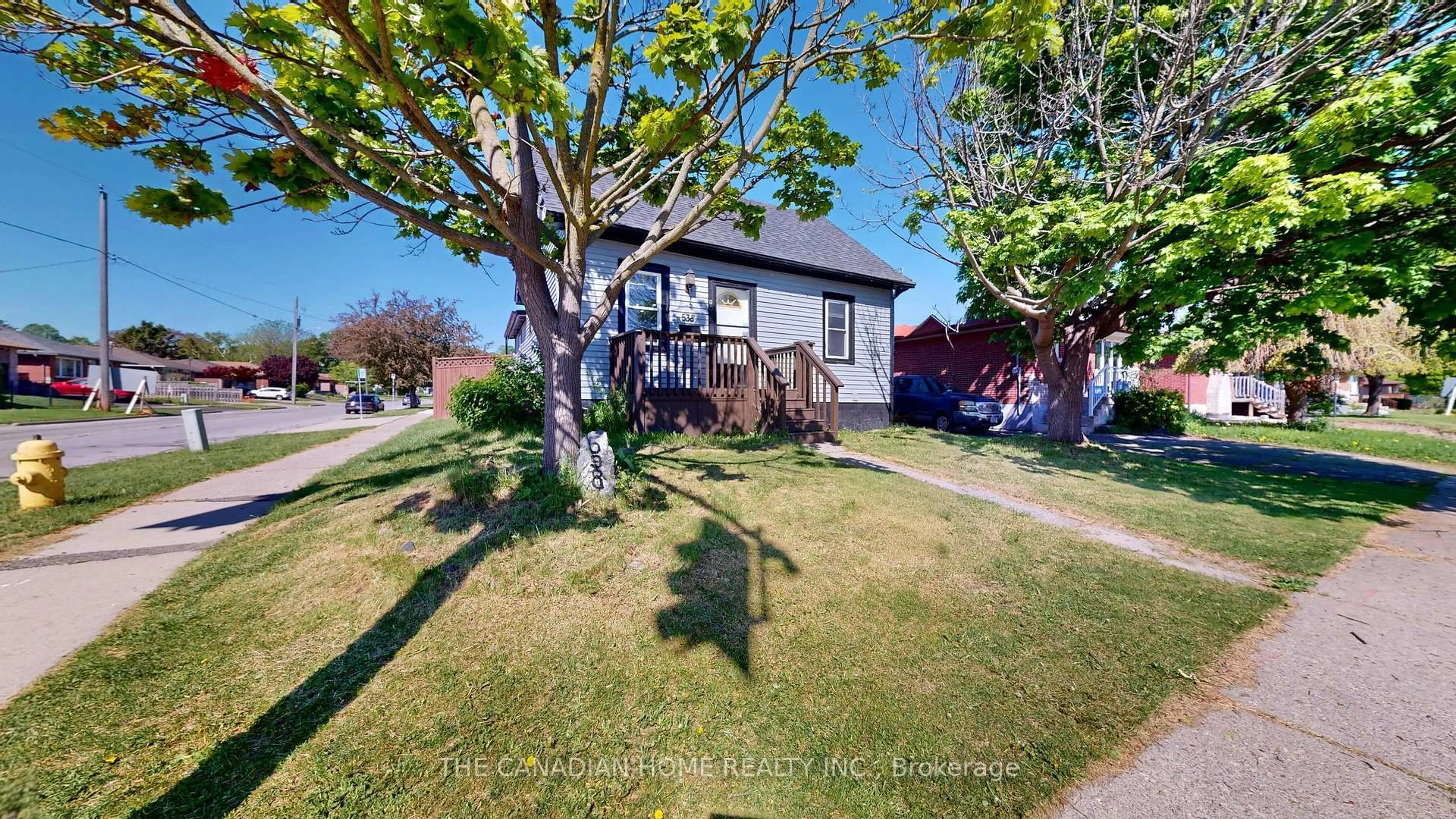 A pic from outside/outdoor area/front of a property/back of a property/a pic from drone, street for 538 Wilson Rd, Oshawa Ontario L1H 6E2
