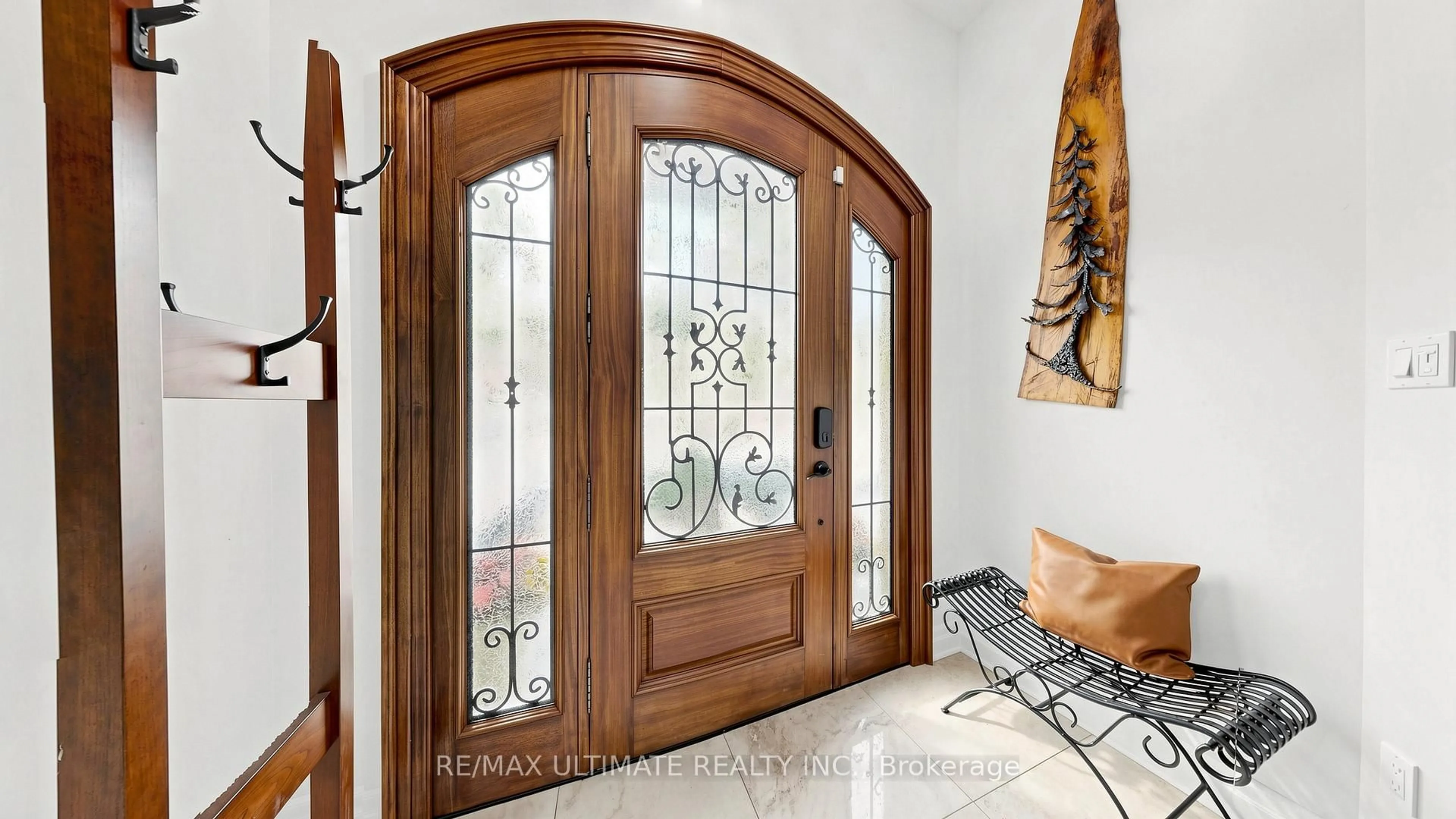 Indoor entryway for 25 Bellehaven Cres, Toronto Ontario M1M 1H2