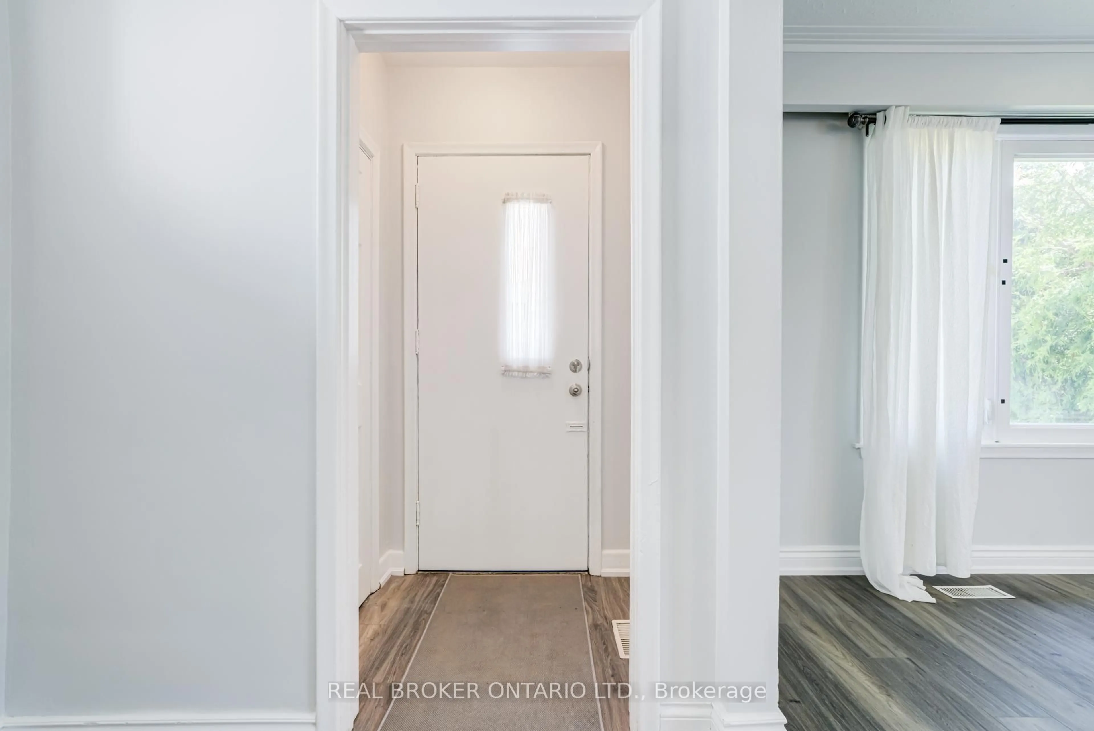 Indoor entryway for 40 Japonica Rd, Toronto Ontario M1R 4S2