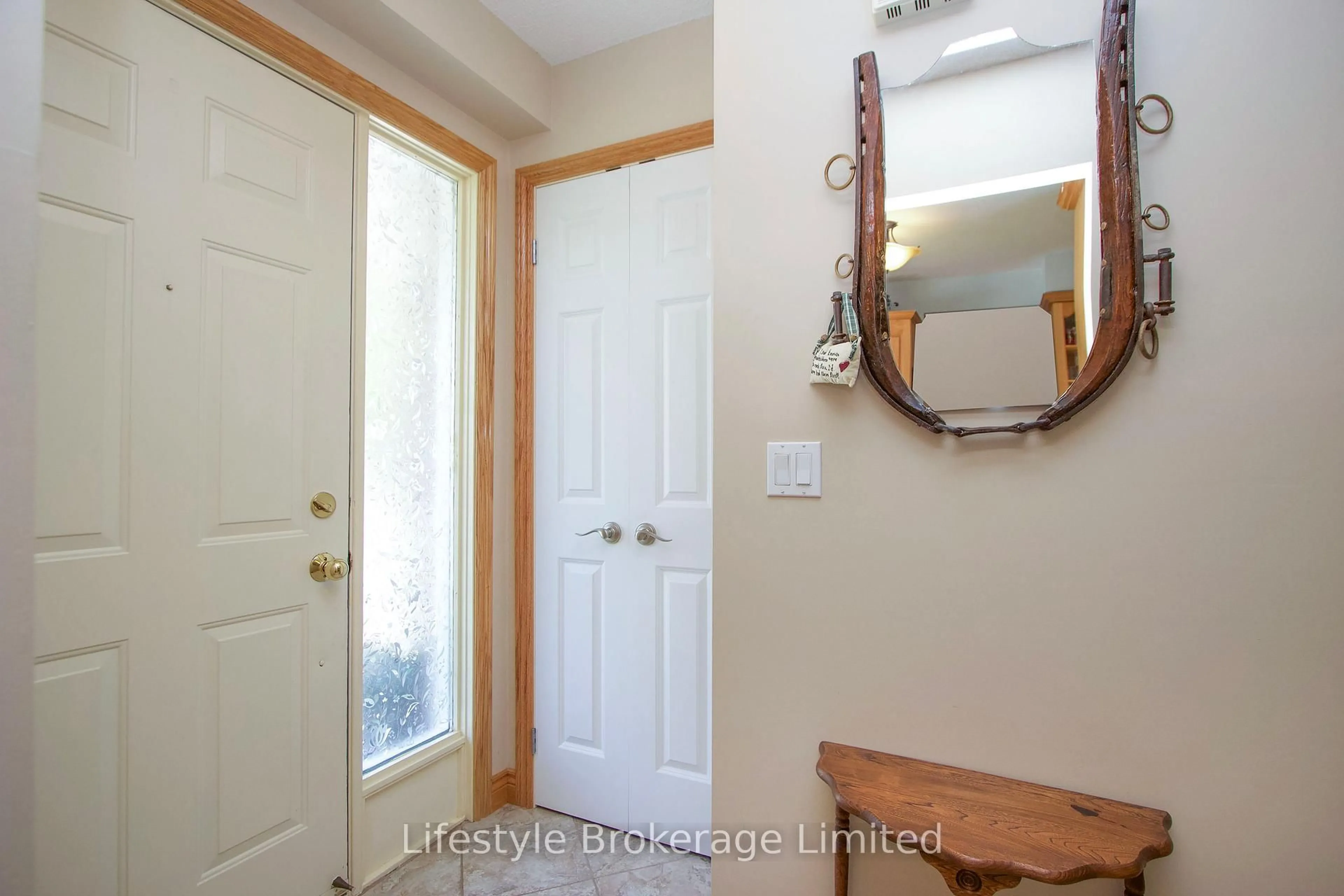 Indoor entryway for 97 Hart Blvd, Clarington Ontario L1B 1E4