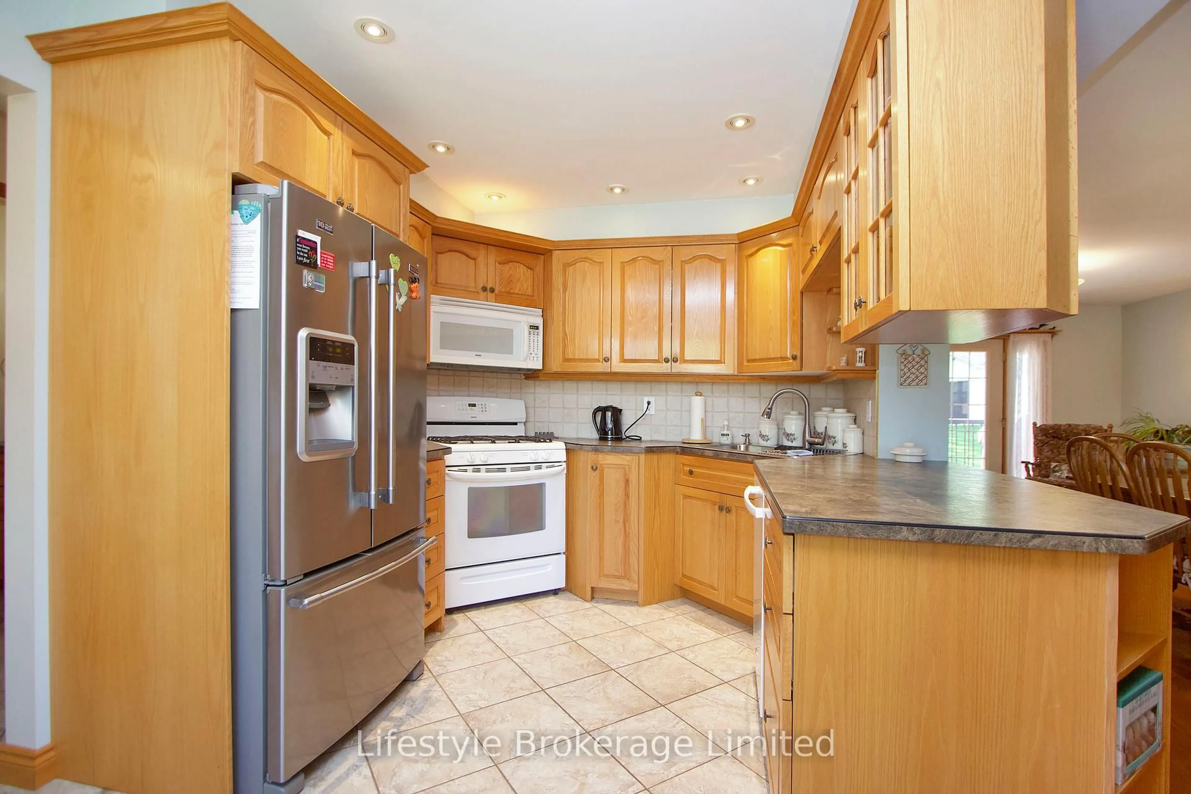 Standard kitchen, unknown for 97 Hart Blvd, Clarington Ontario L1B 1E4
