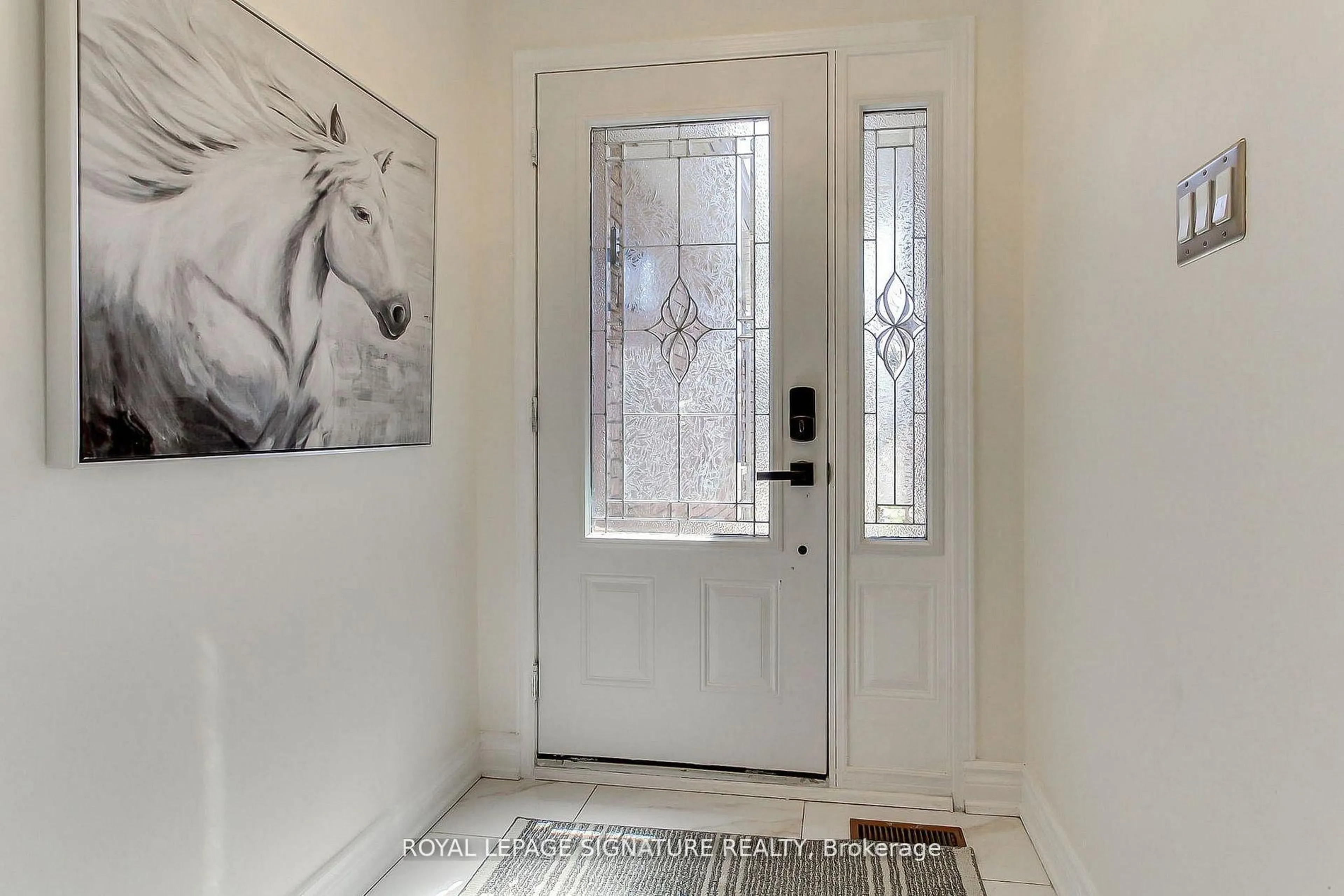 Indoor entryway for 43 Falstaff Cres, Whitby Ontario L1R 1W3