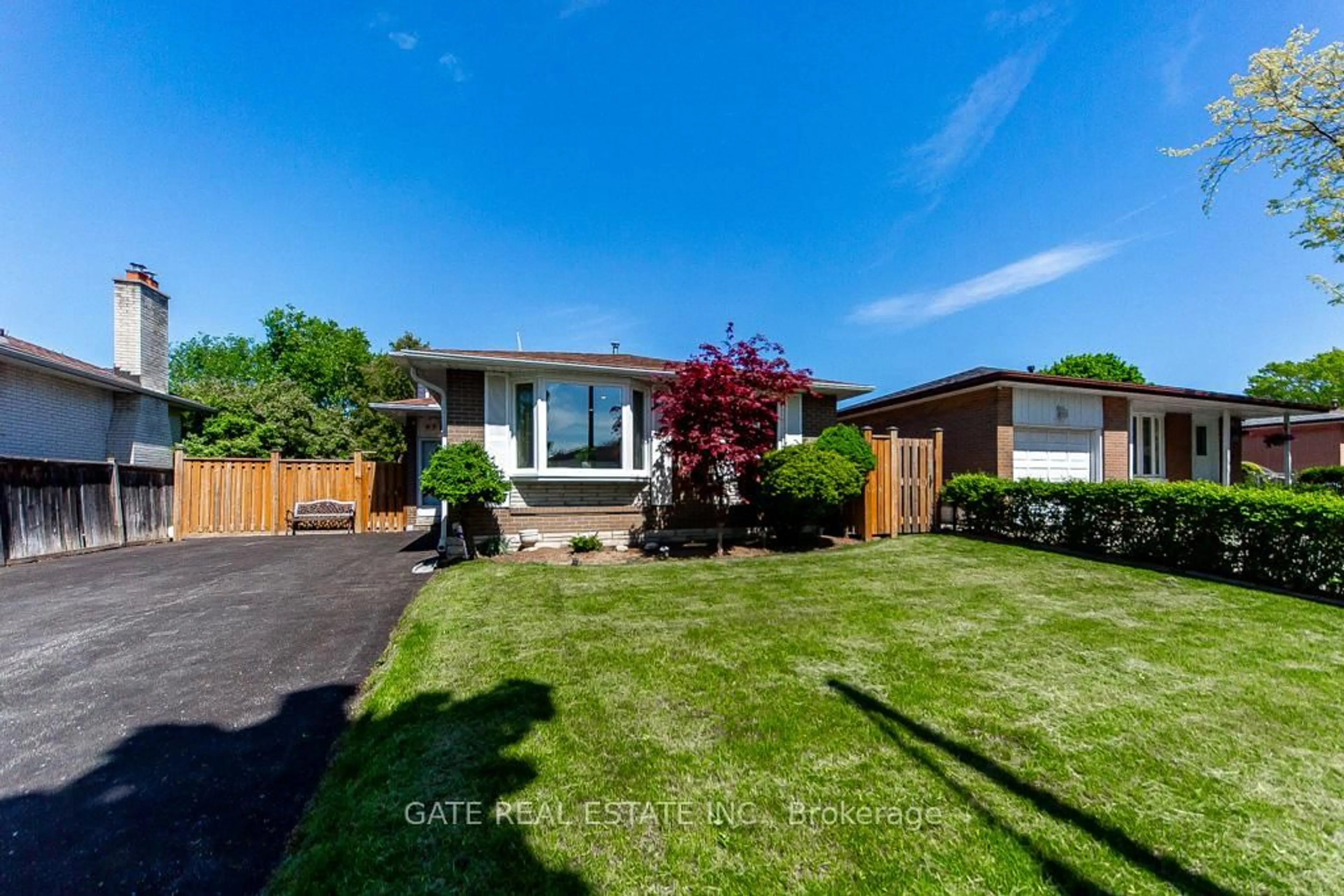 A pic from outside/outdoor area/front of a property/back of a property/a pic from drone, street for 89 Amberjack Blvd, Toronto Ontario M1H 2J6