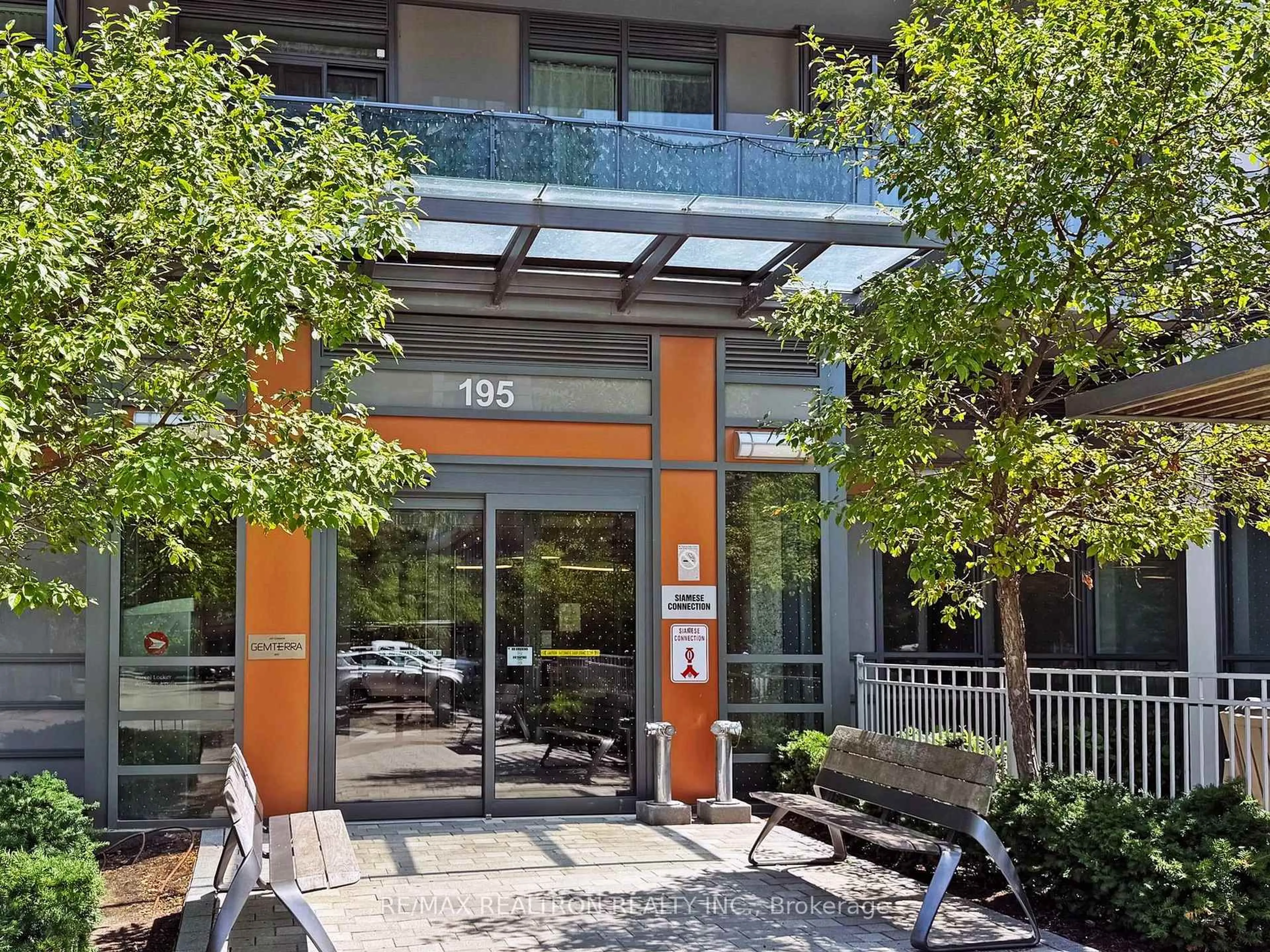Indoor foyer for 195 Bonis Ave #2204, Toronto Ontario M1T 0A5