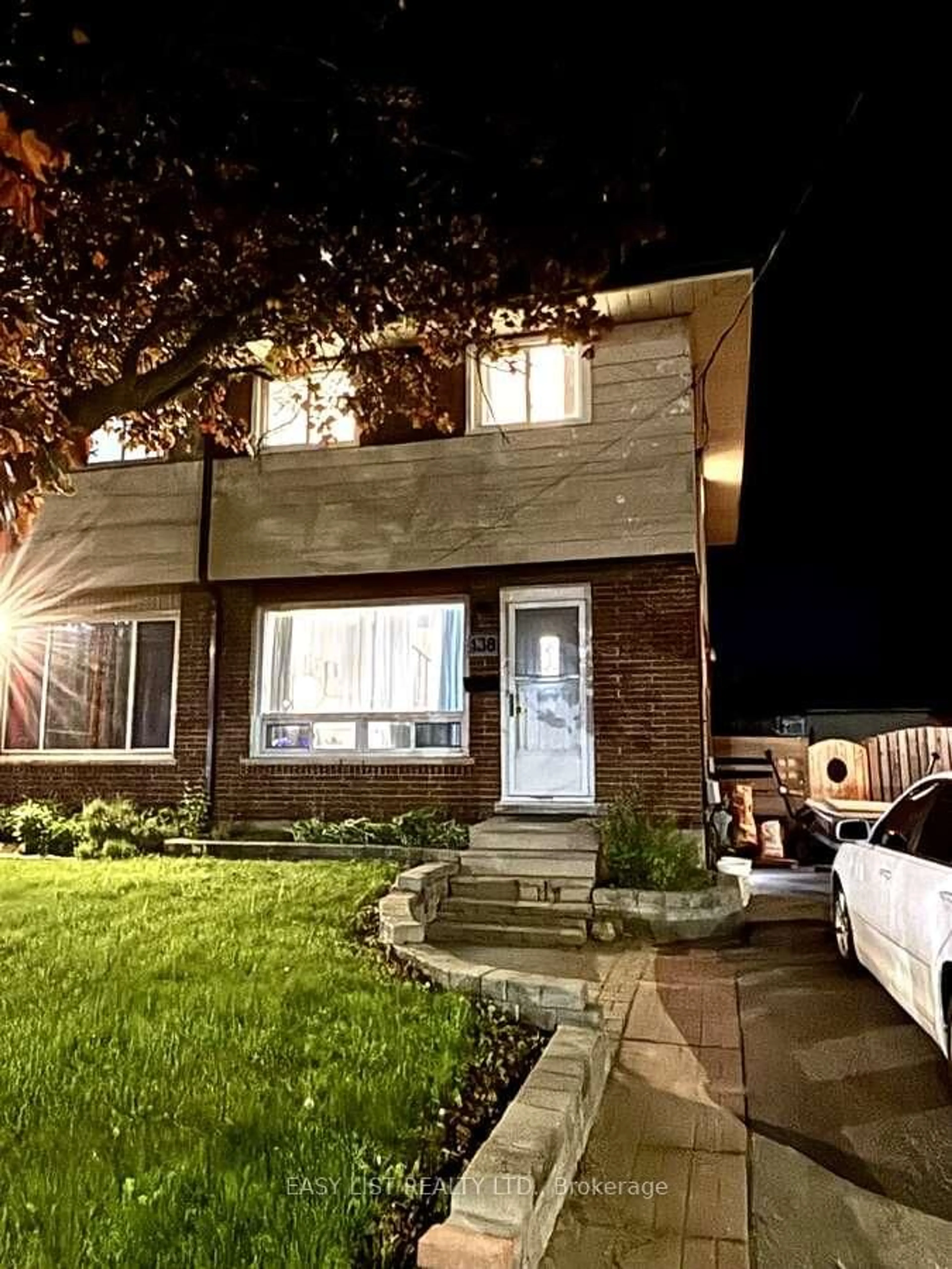 Home with brick exterior material, street for 138 Taunton Rd, Oshawa Ontario L1G 3T3