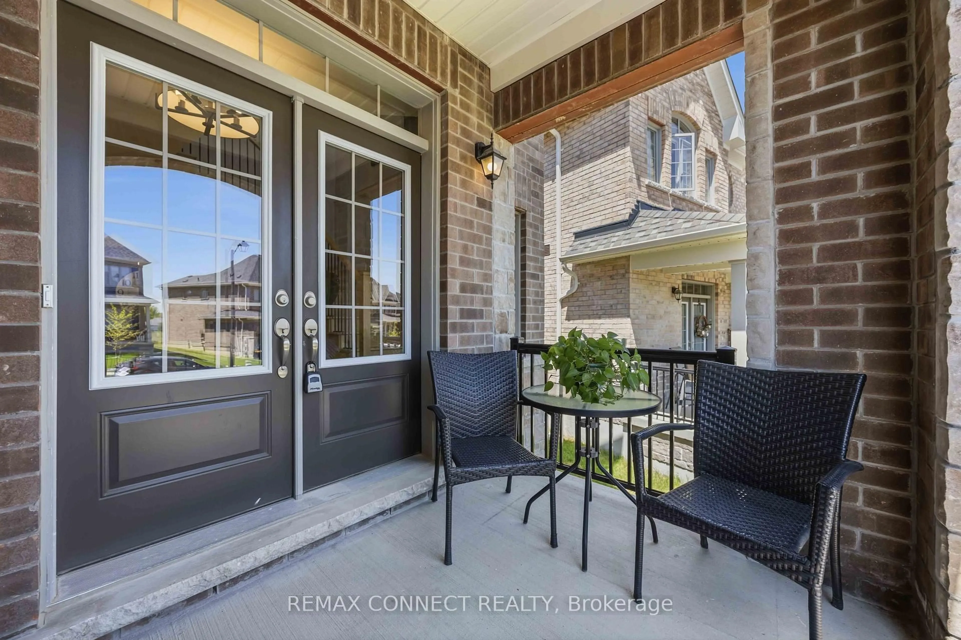 Indoor entryway for 56 Robin Tr, Scugog Ontario L9L 0C9