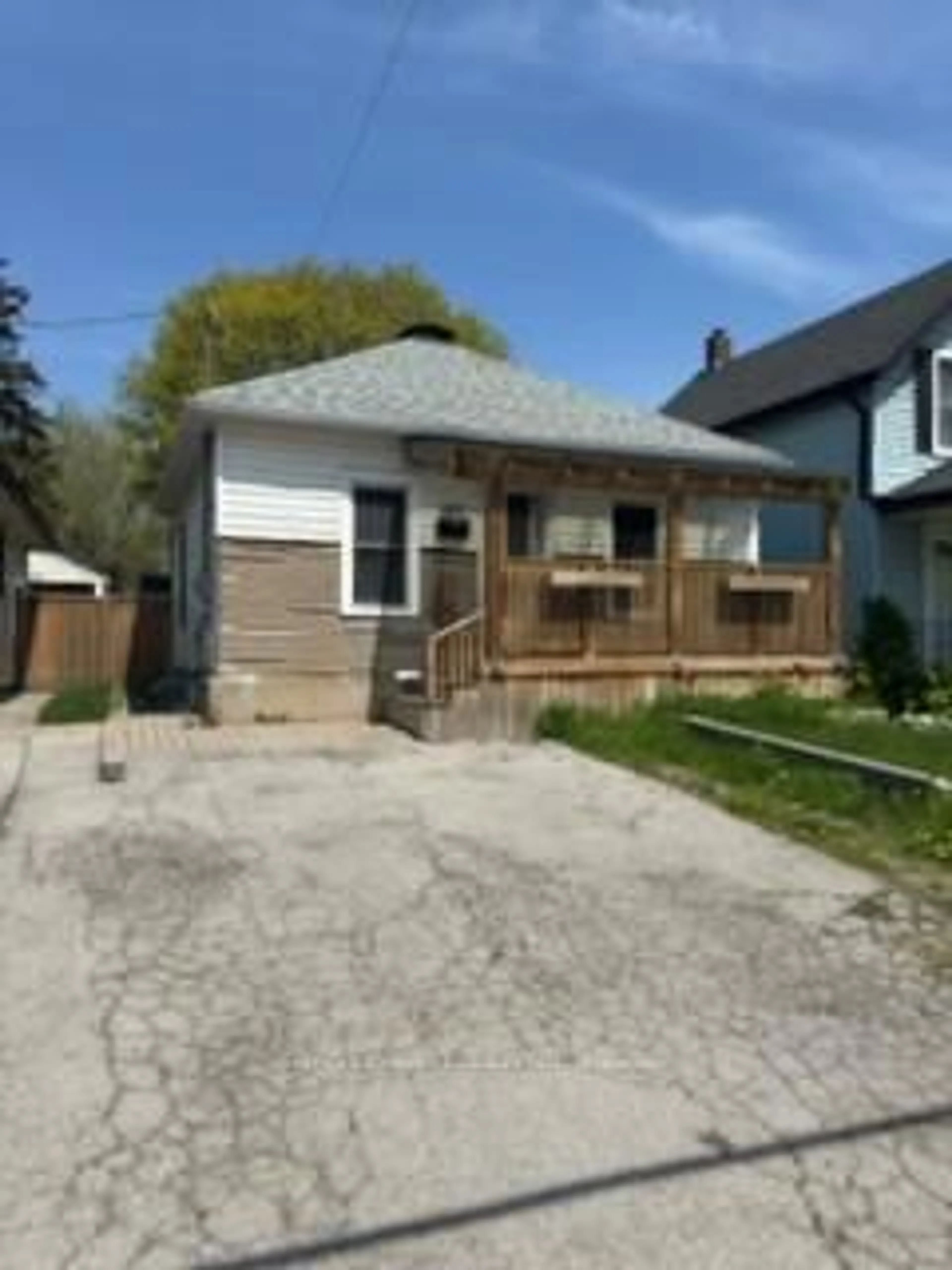 Unknown for 182 Bloor St, Oshawa Ontario L1J 1P7