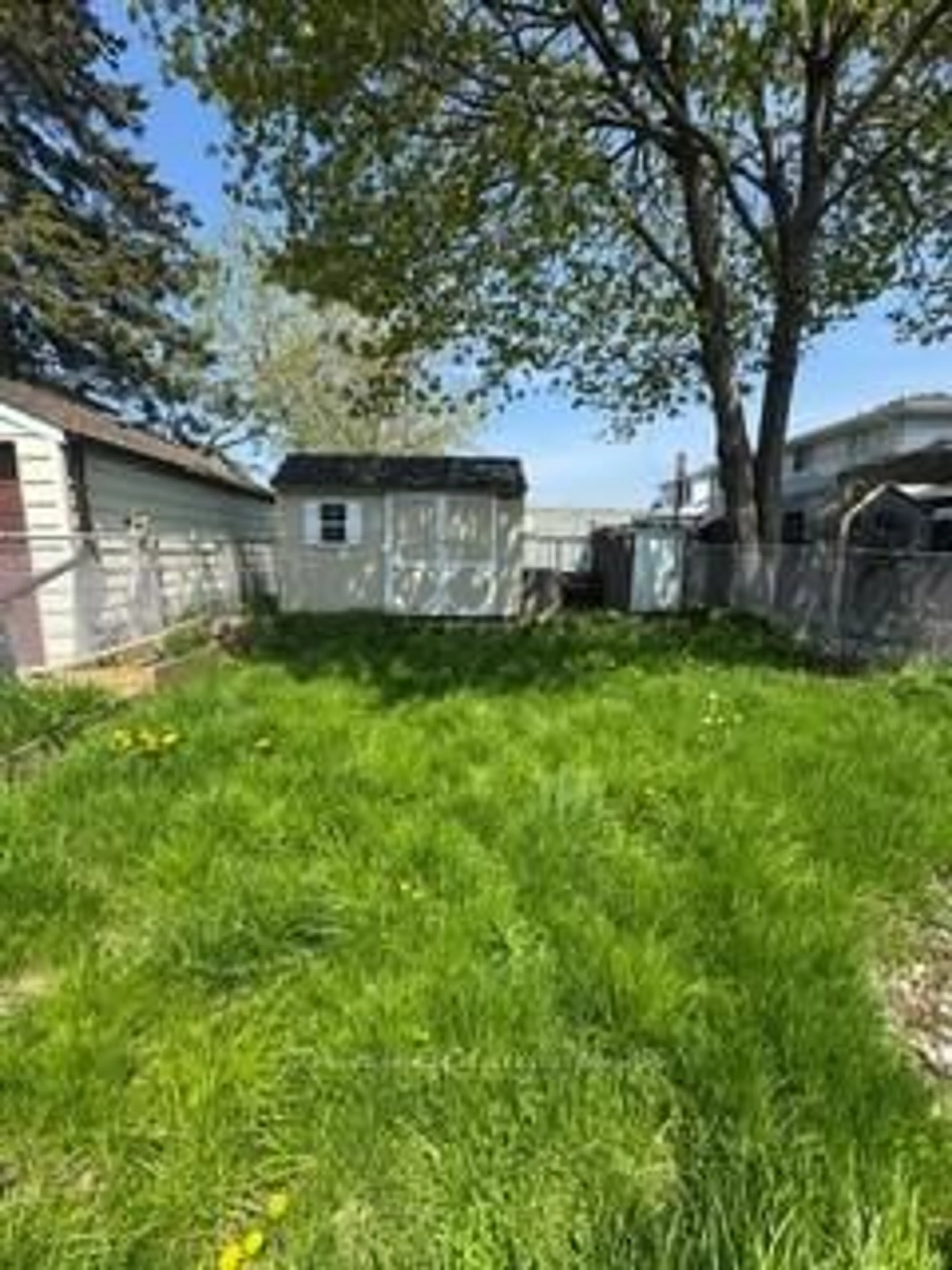 Shed for 182 Bloor St, Oshawa Ontario L1J 1P7