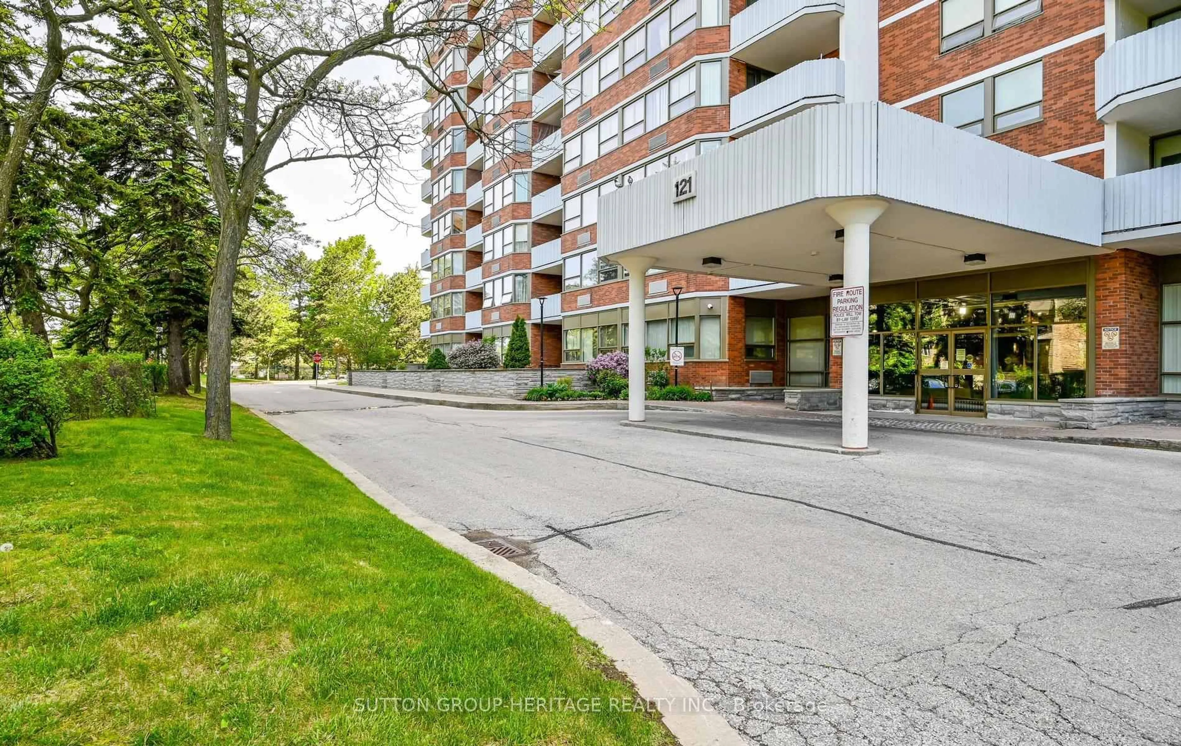 Patio, street for 121 Ling Rd #1915, Toronto Ontario M1E 4Y2