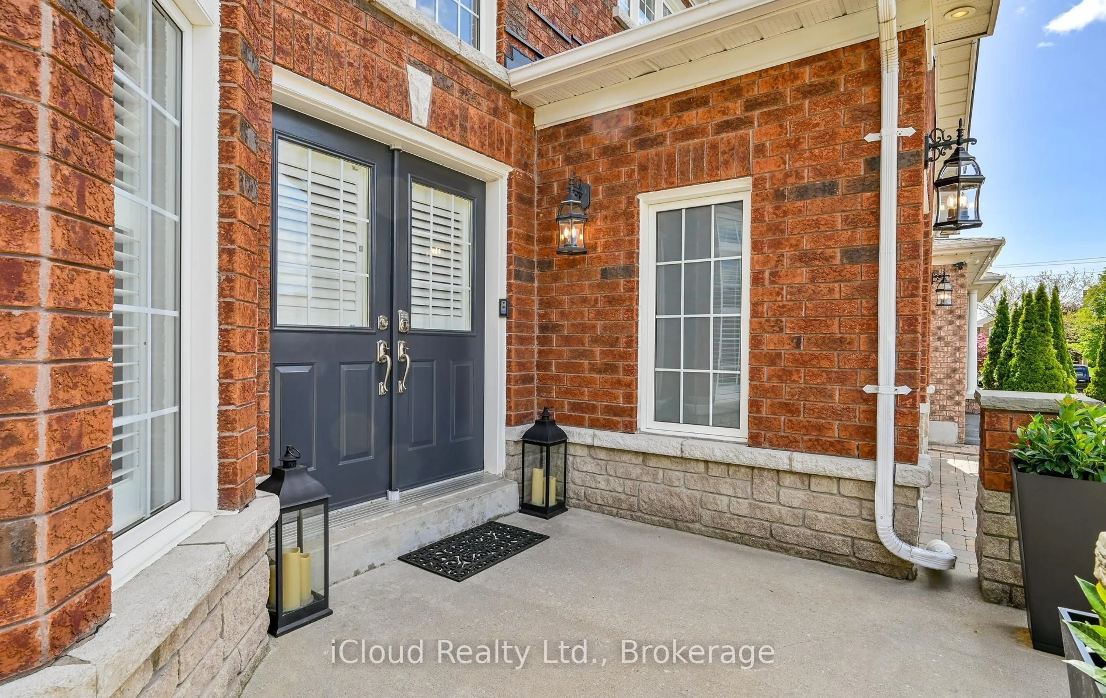 Indoor entryway for 7 Gagnon Gate, Whitby Ontario L1R 3C9