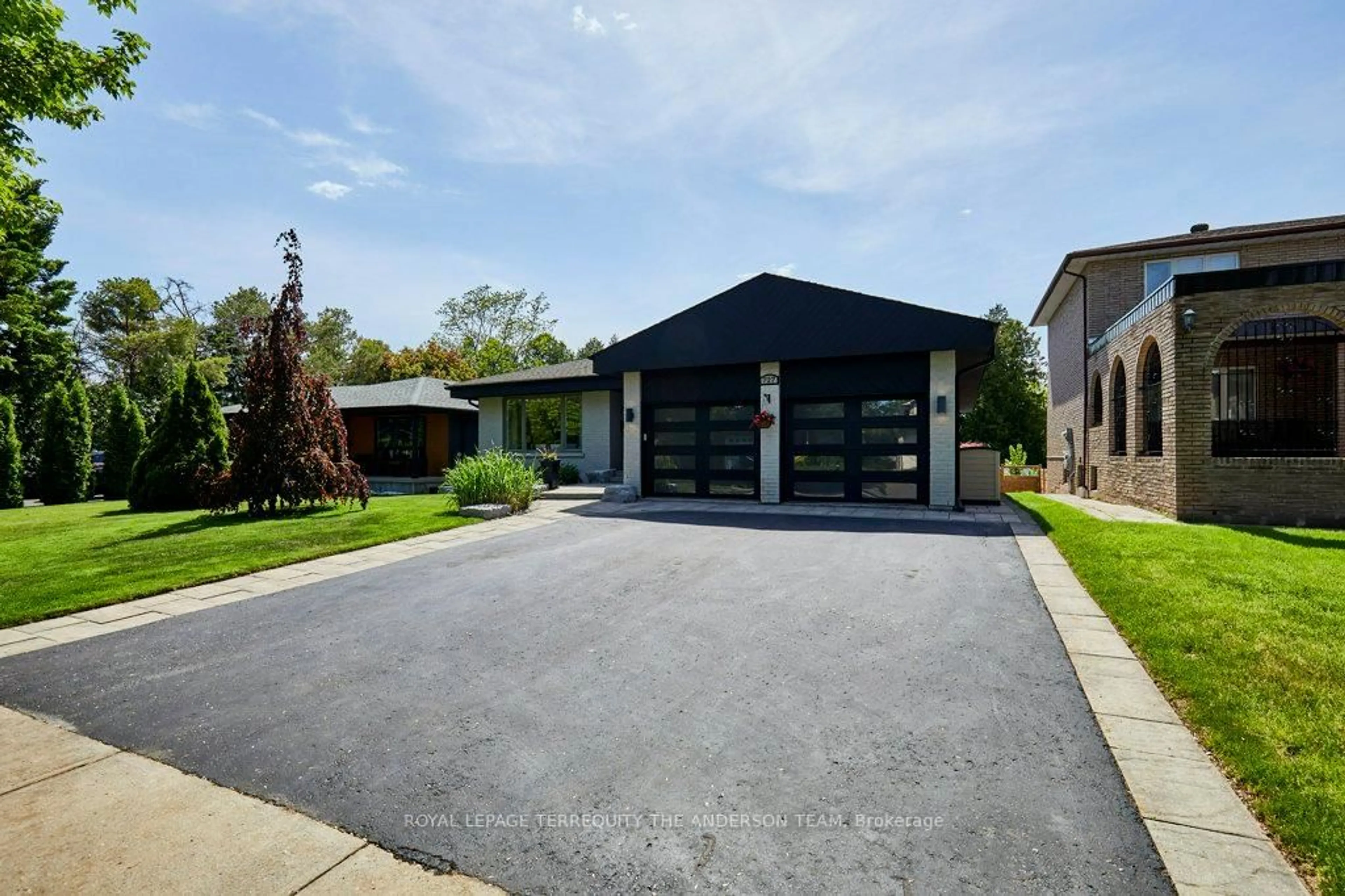 Unknown for 727 Barbados St, Oshawa Ontario L1J 7E7