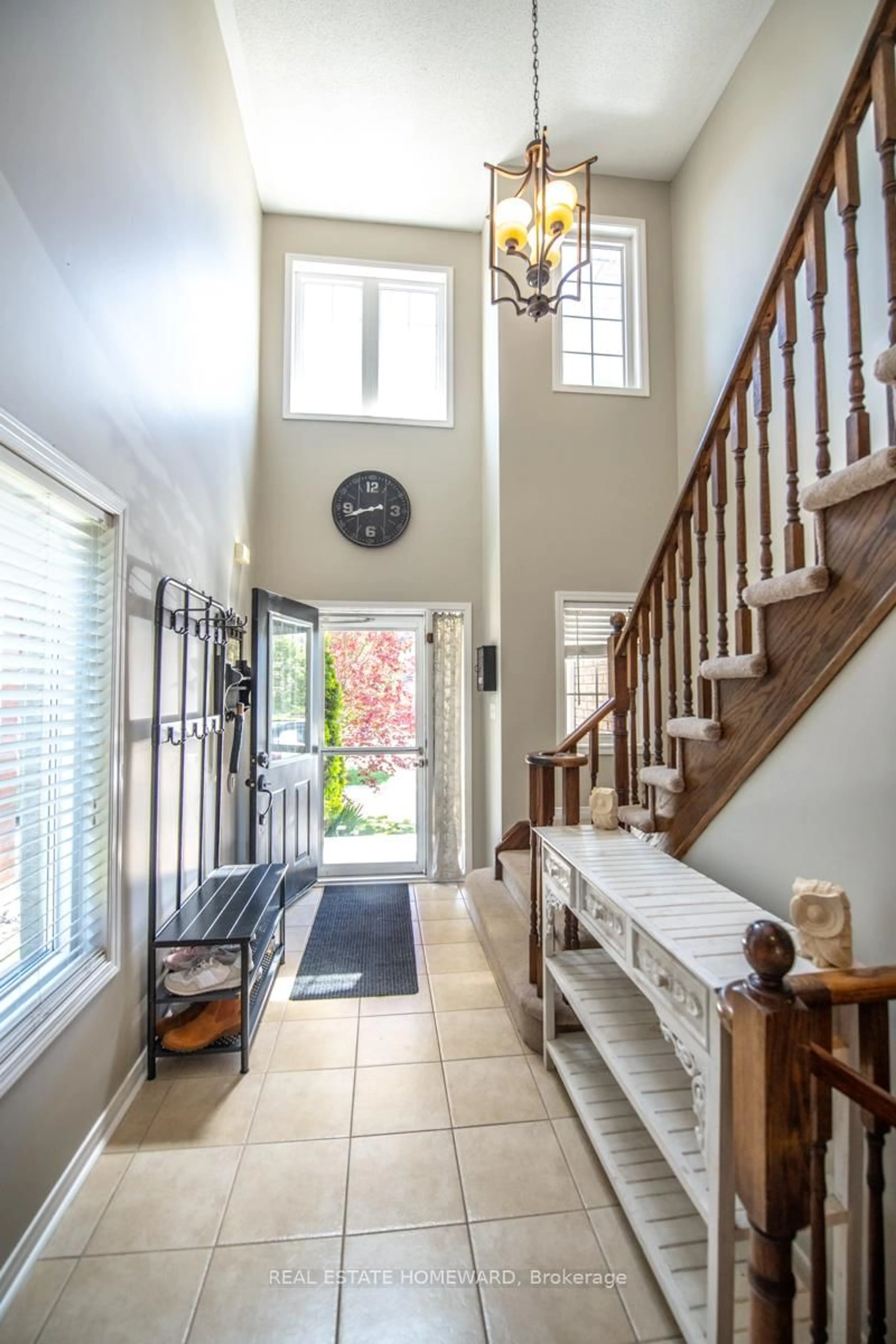 Indoor entryway for 161 Hutton Pl, Clarington Ontario L1C 5K2