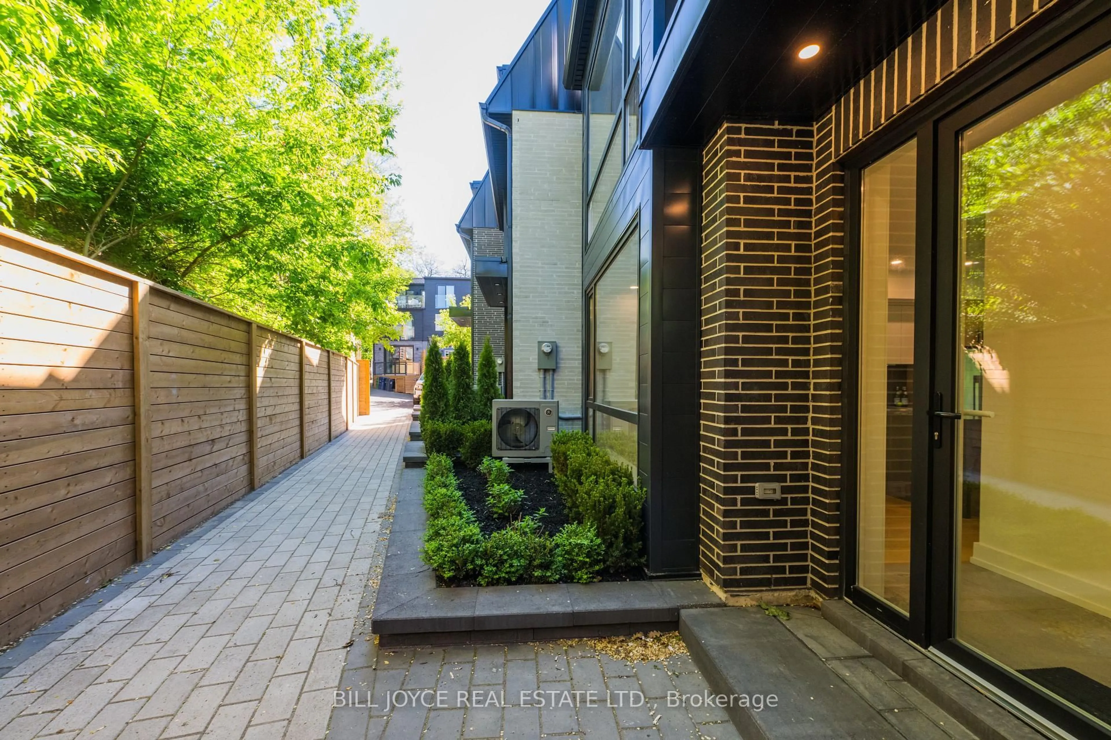 Unknown for 350 Lee Ave, Toronto Ontario M4E 2P8
