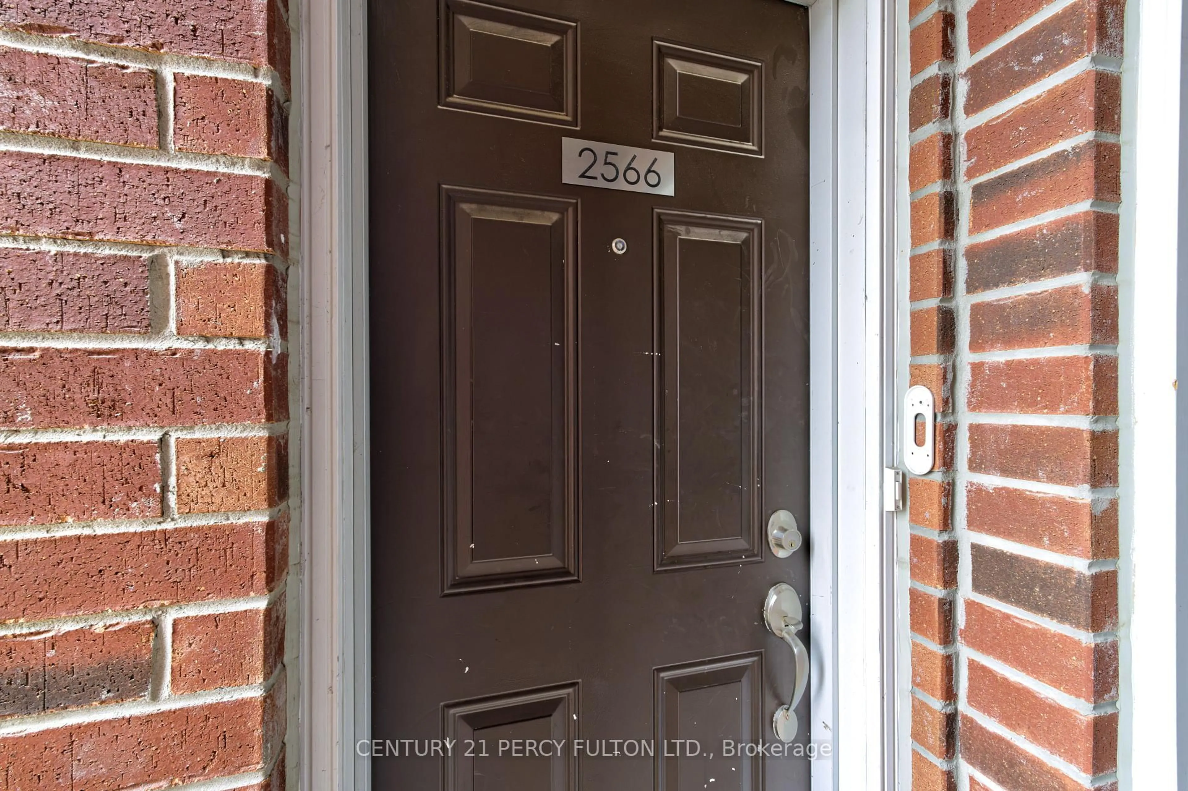 Indoor entryway for 2566 William Jackson Dr, Pickering Ontario L1X 0E5