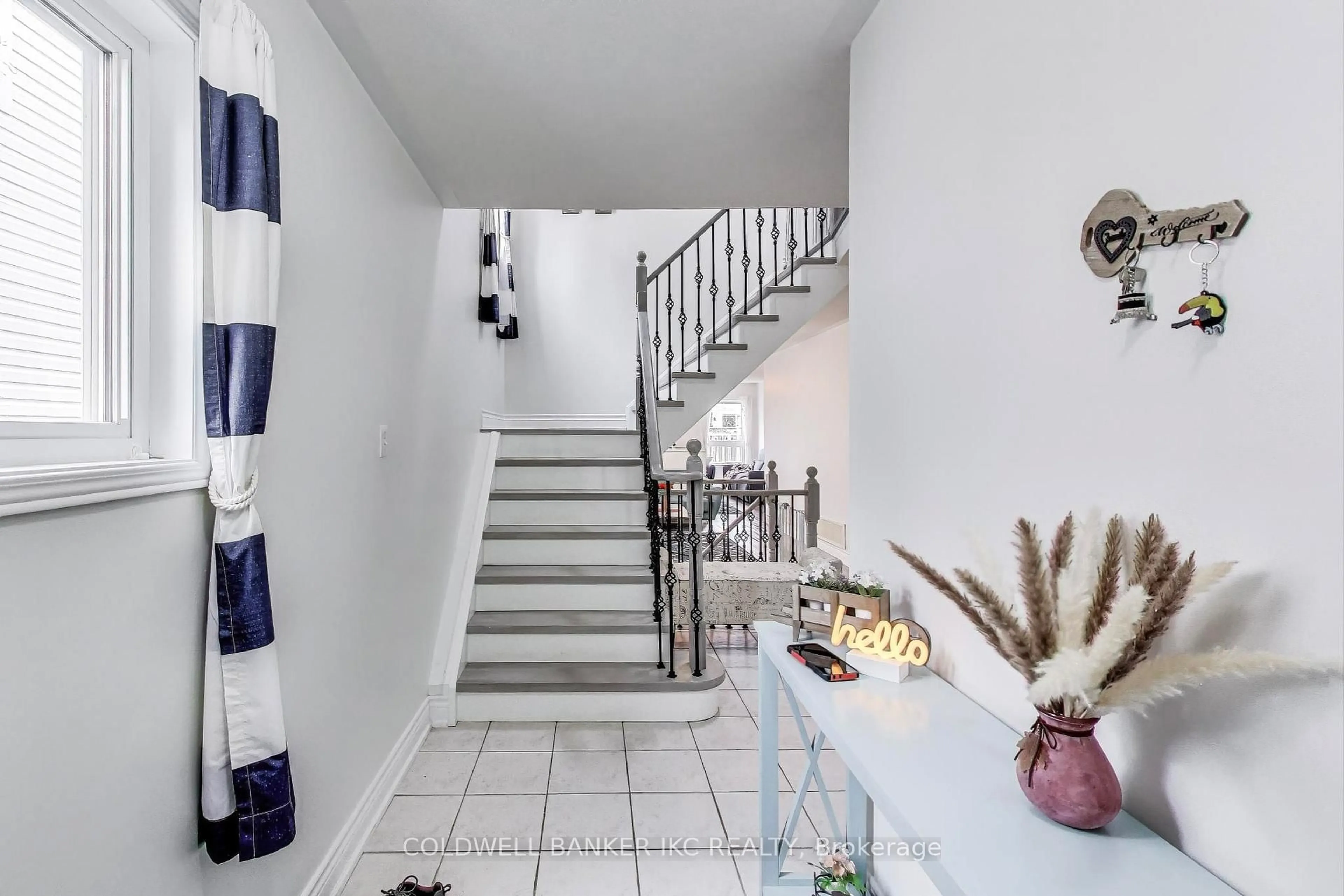 Indoor entryway for 16 Melina Lane, Whitby Ontario L1M 2H8