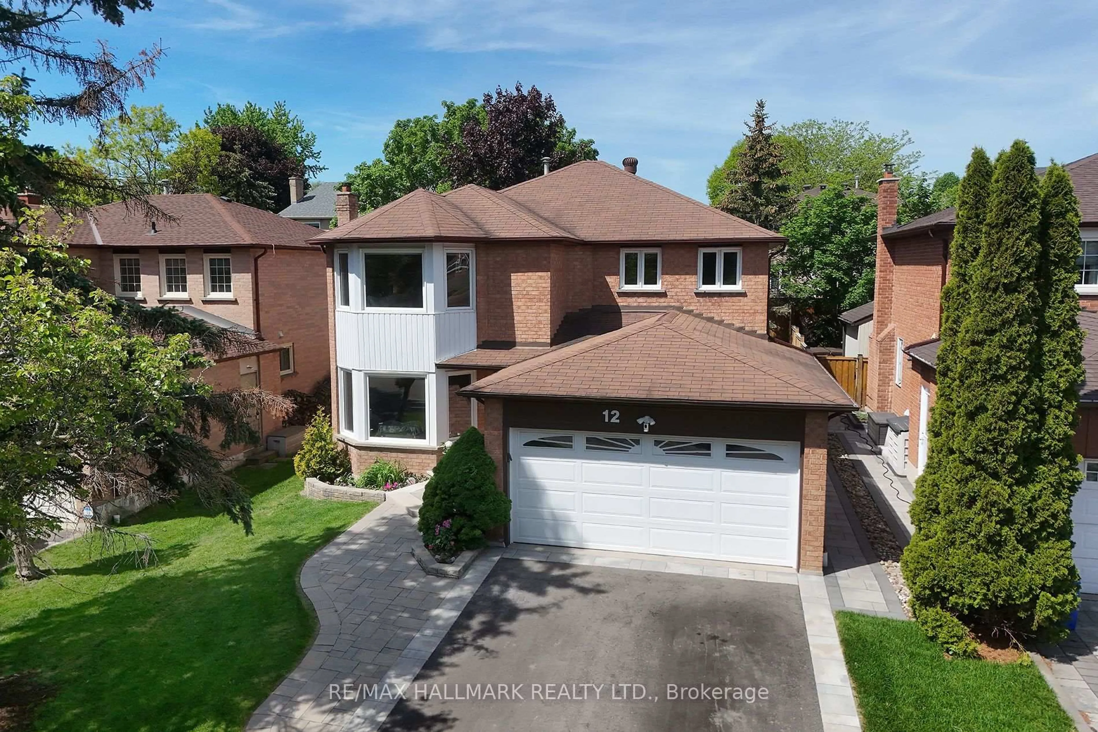 A pic from outside/outdoor area/front of a property/back of a property/a pic from drone, street for 12 Bowes Garden Crt, Toronto Ontario M1C 4L5