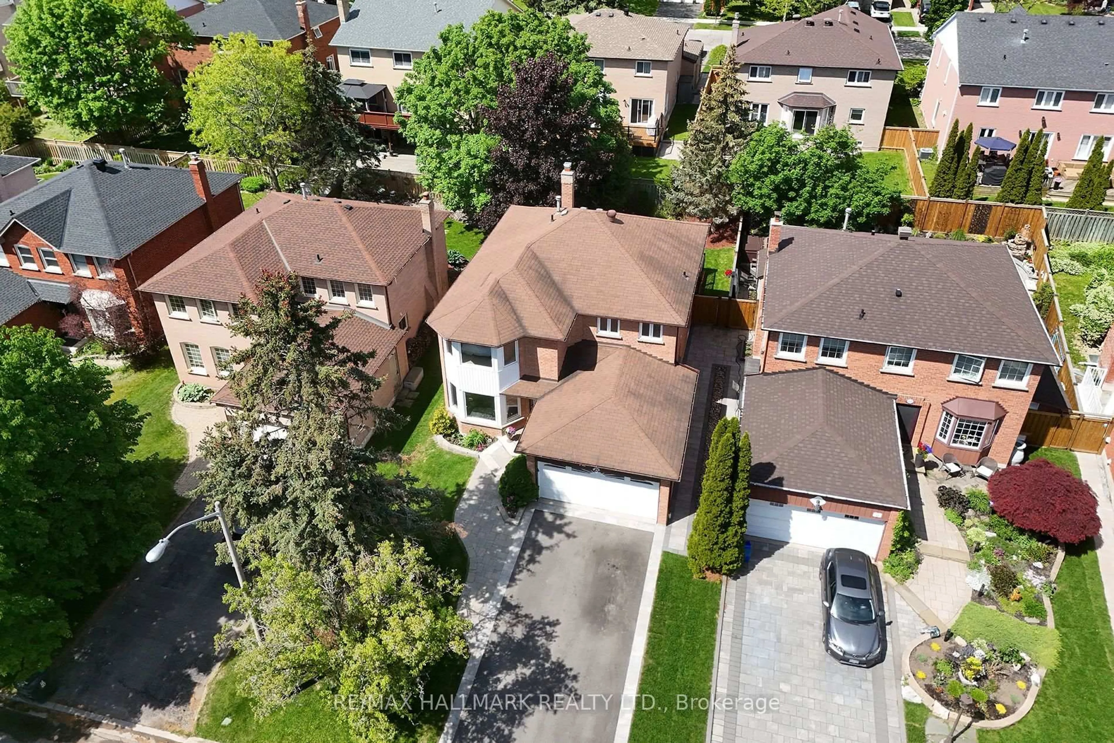 A pic from outside/outdoor area/front of a property/back of a property/a pic from drone, street for 12 Bowes Garden Crt, Toronto Ontario M1C 4L5