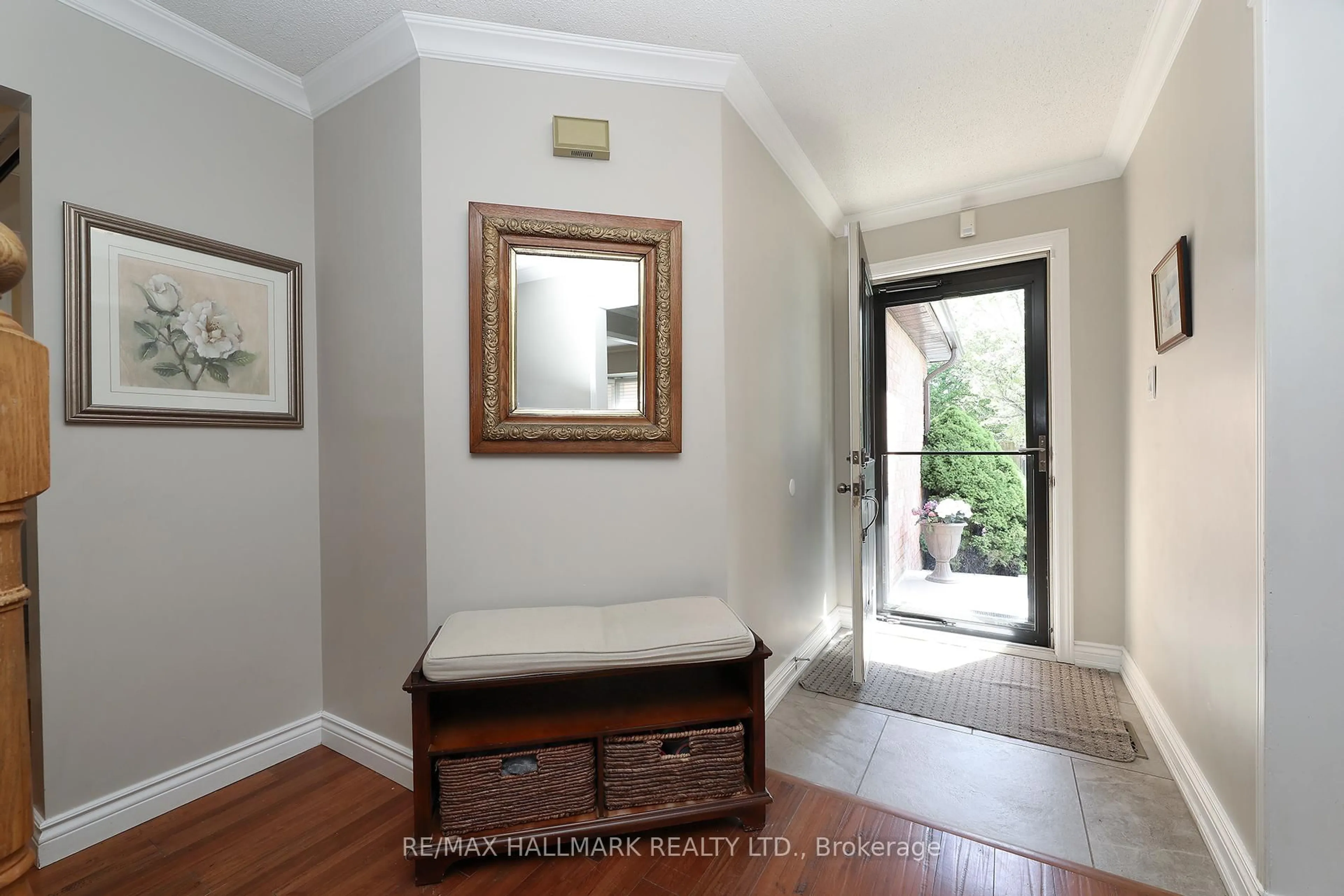 Indoor entryway for 12 Bowes Garden Crt, Toronto Ontario M1C 4L5