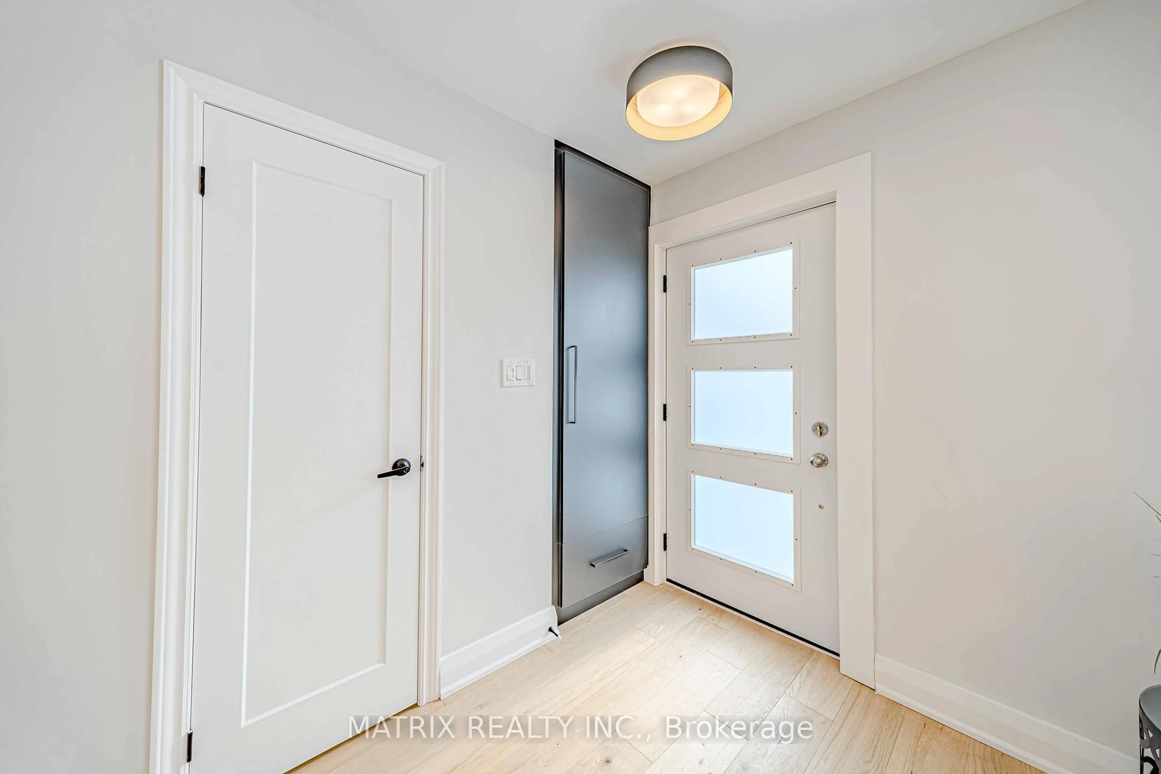 Indoor entryway for 11 Chandler Dr, Toronto Ontario M1G 1Z1