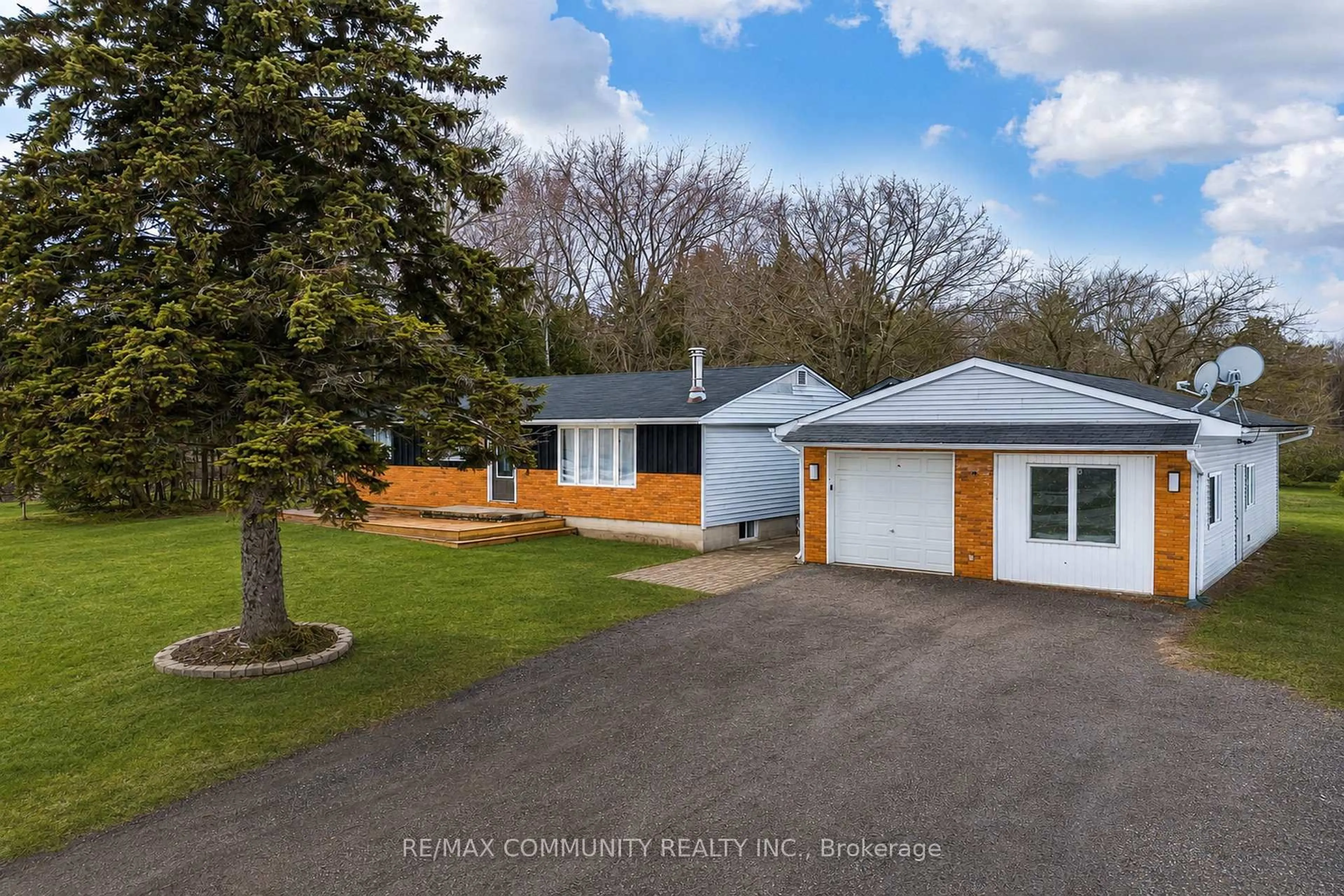 A pic from outside/outdoor area/front of a property/back of a property/a pic from drone, street for 11490 Simcoe St, Scugog Ontario L9L 1B3