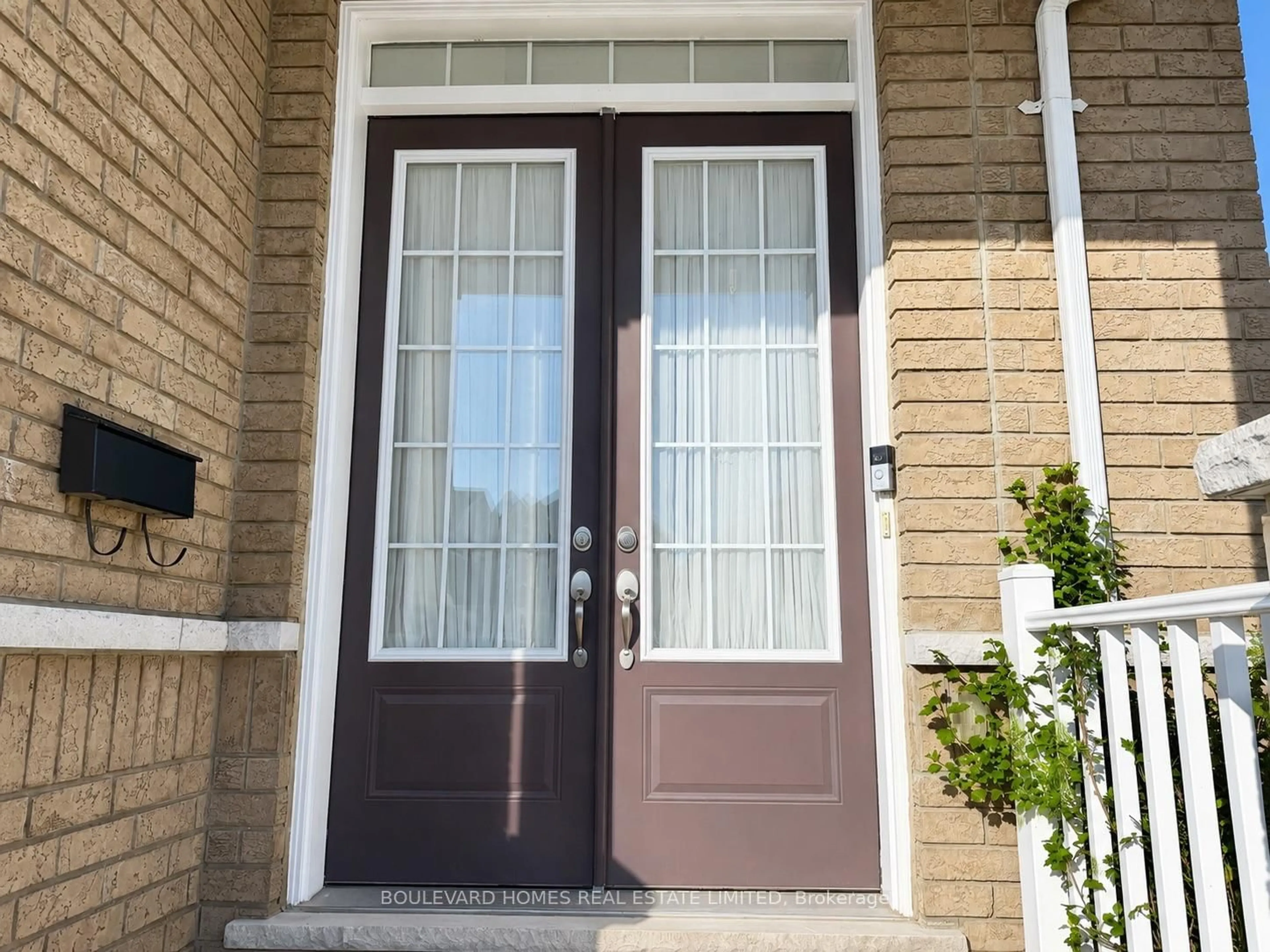 Indoor entryway for 1765 William Lott Dr, Oshawa Ontario L1K 0Y2