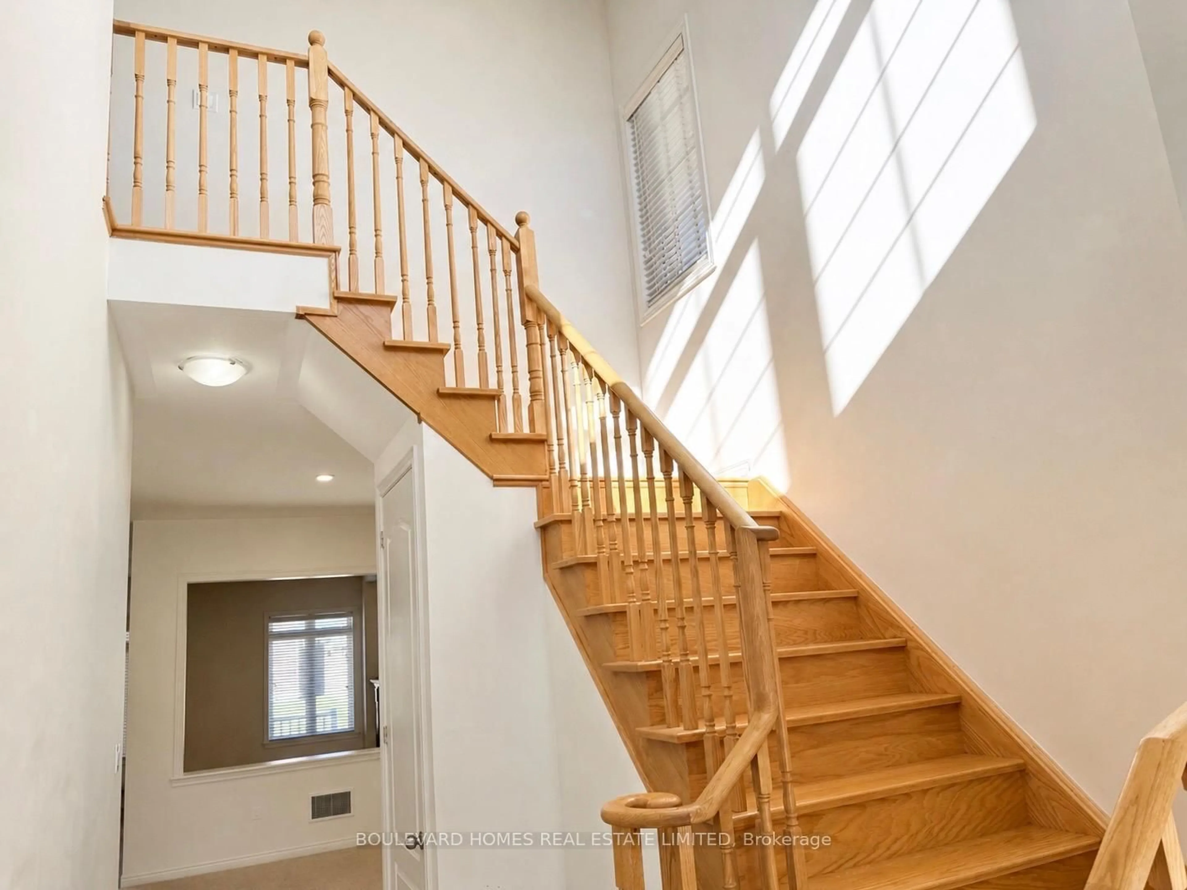 Stairs for 1765 William Lott Dr, Oshawa Ontario L1K 0Y2