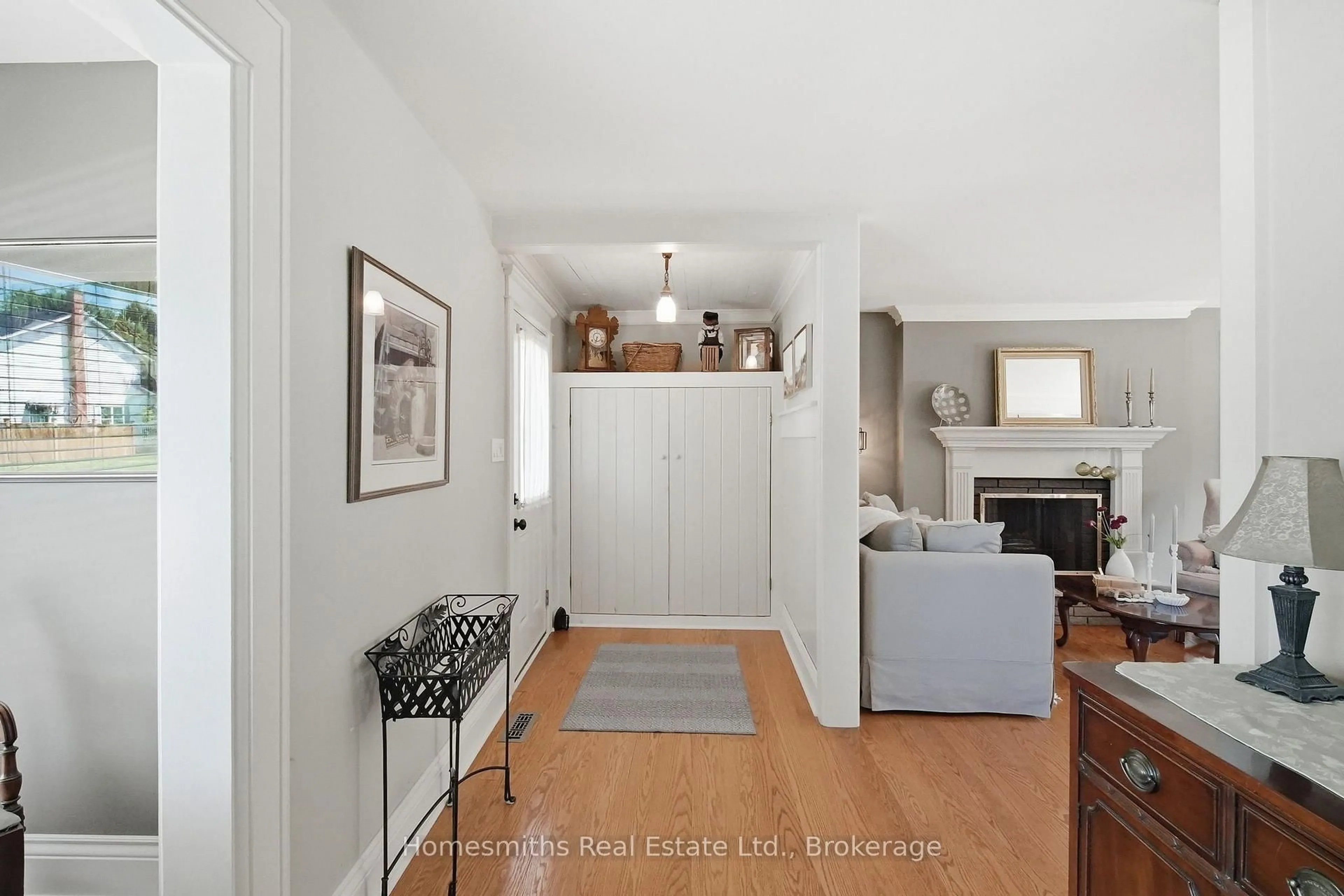 Indoor entryway for 77 George St, Clarington Ontario L1B 1H9