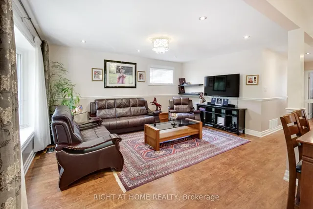 8 Suraty Ave, Toronto 2