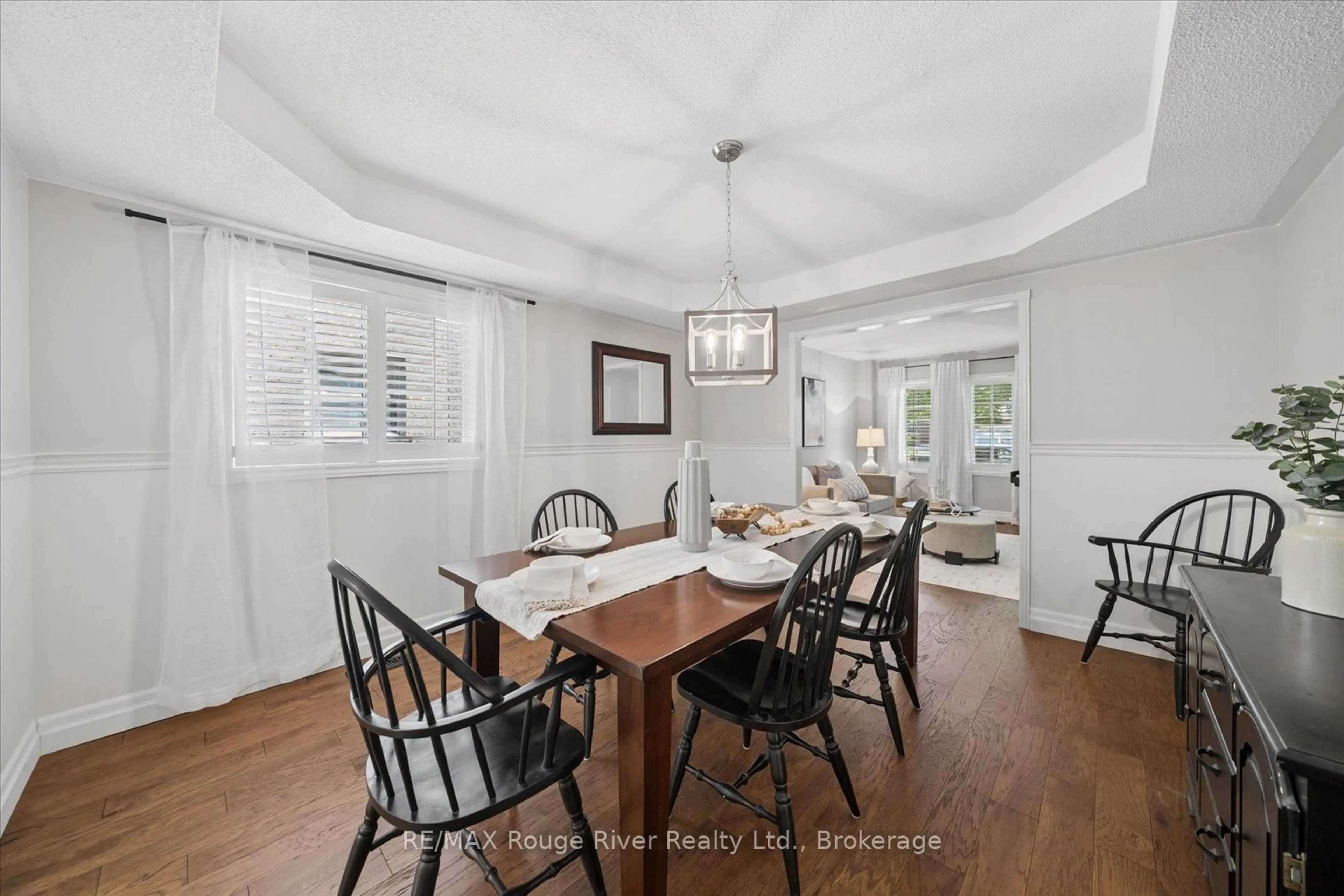 Dining room, unknown for 28 Watford St, Whitby Ontario L1M 1E6