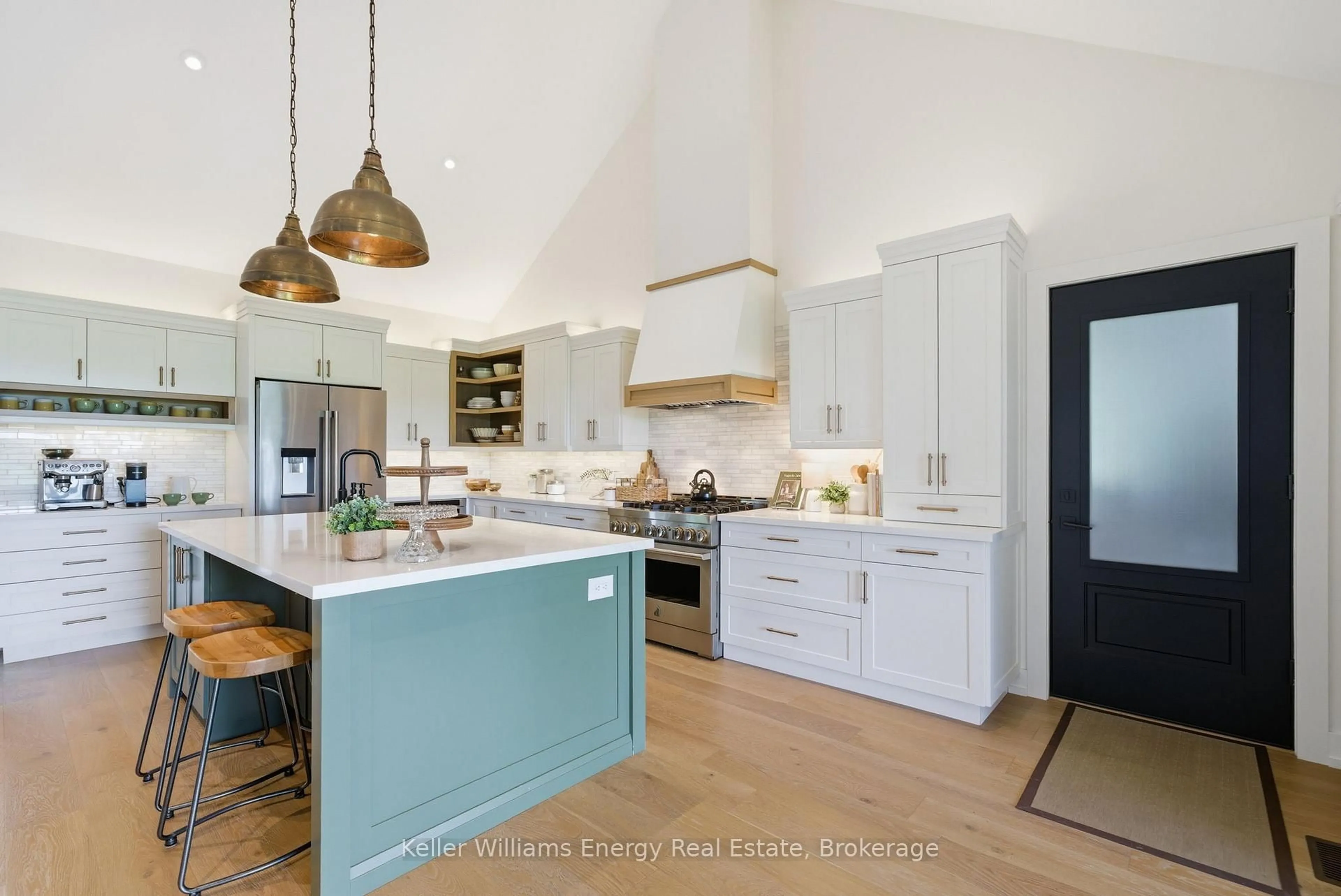 Open concept kitchen, unknown for 12800 Old Simcoe Rd, Scugog Ontario L9L 1B3