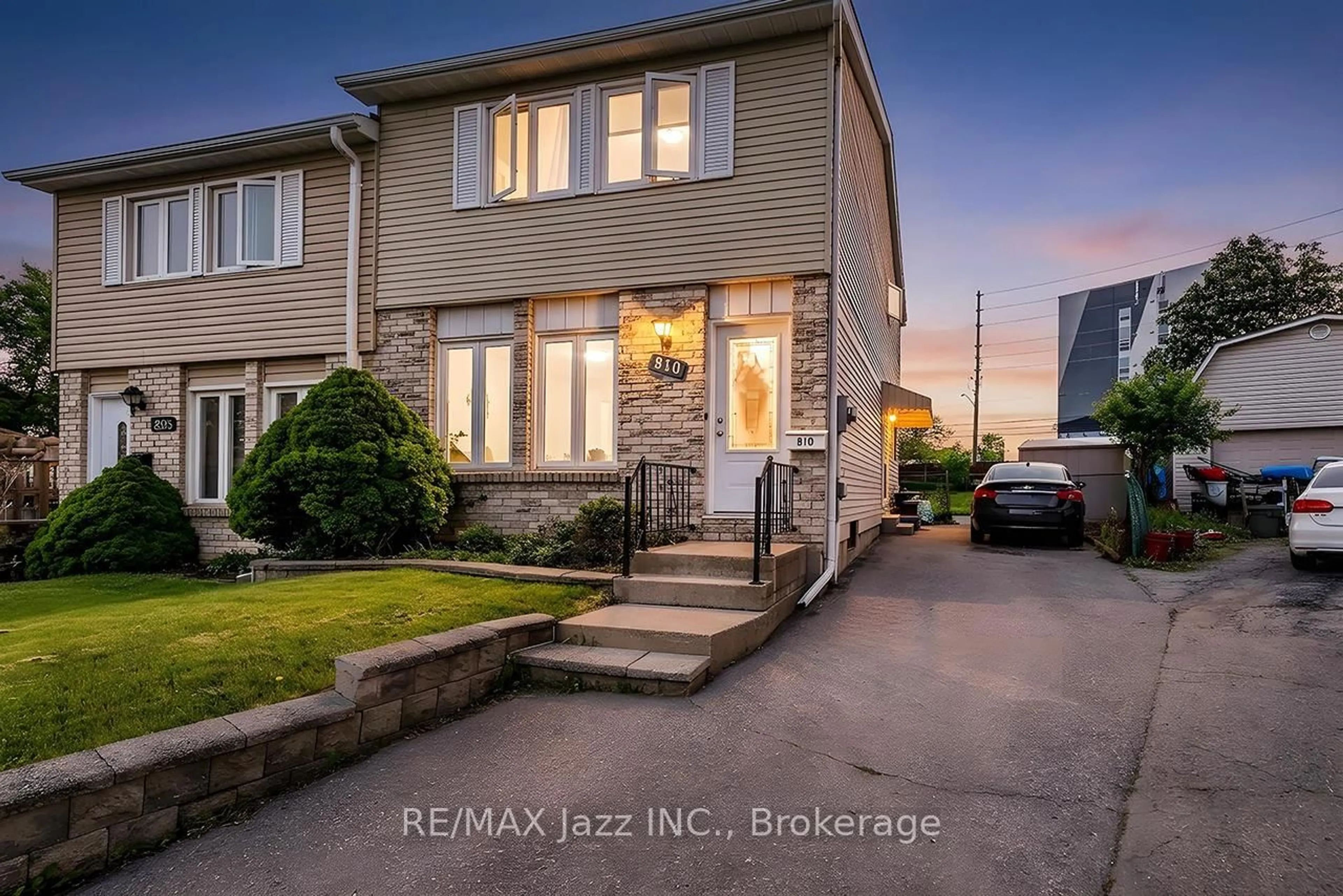 Unknown for 810 Kilkenny Crt, Oshawa Ontario L1J 7B7