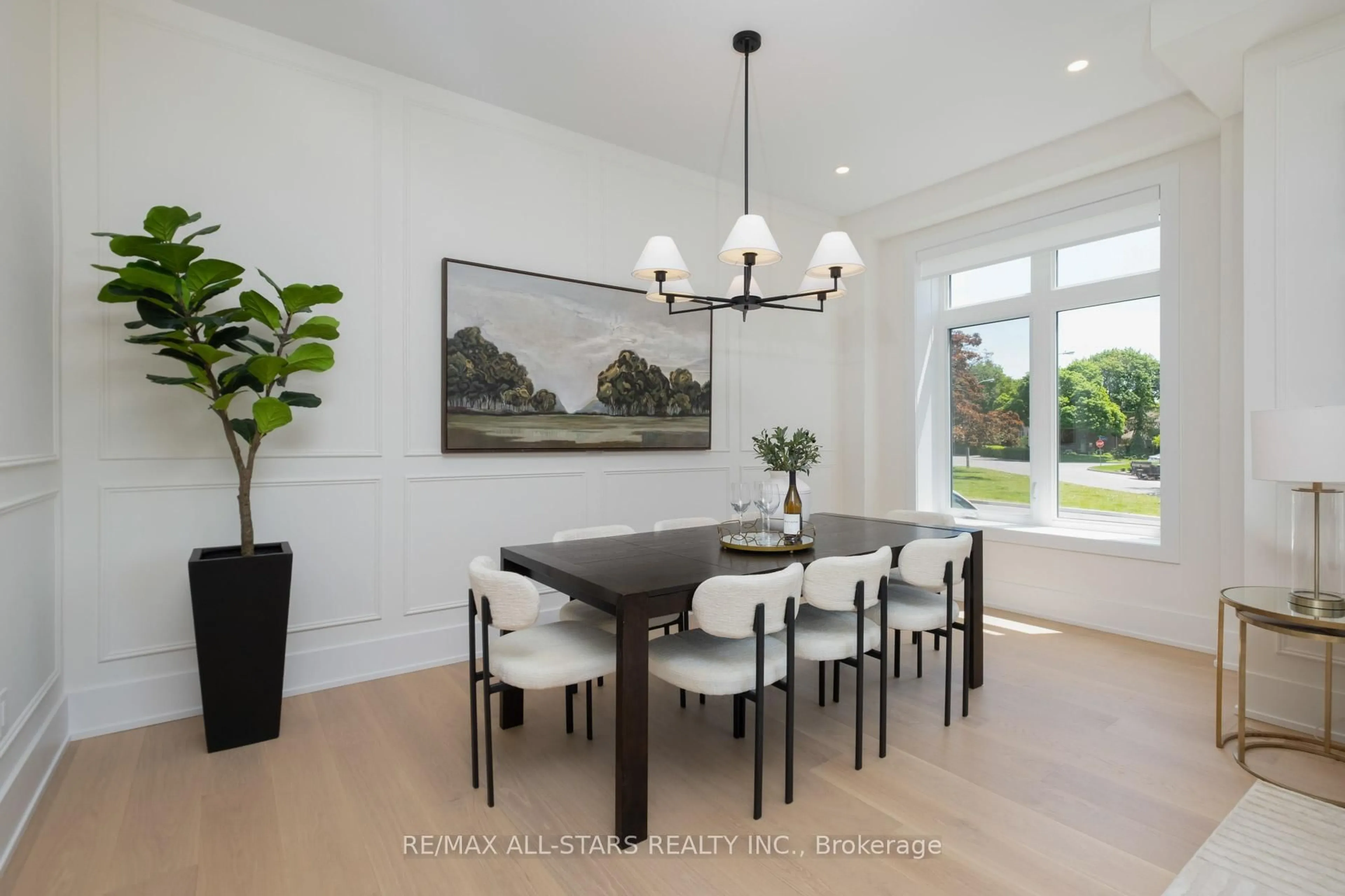 Dining room, wood/laminate floor for 38 Clonmore Dr, Toronto Ontario M1N 1X6