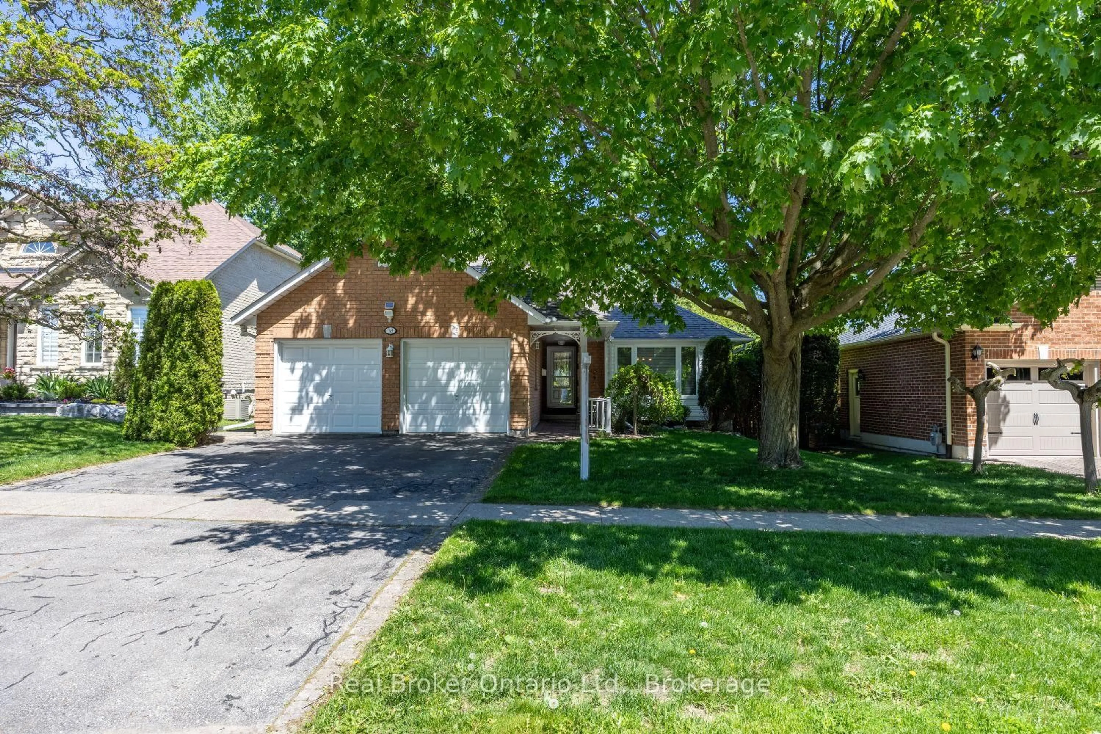 Home with brick exterior material, street for 39 Valleycrest Dr, Clarington Ontario L1E 1H8