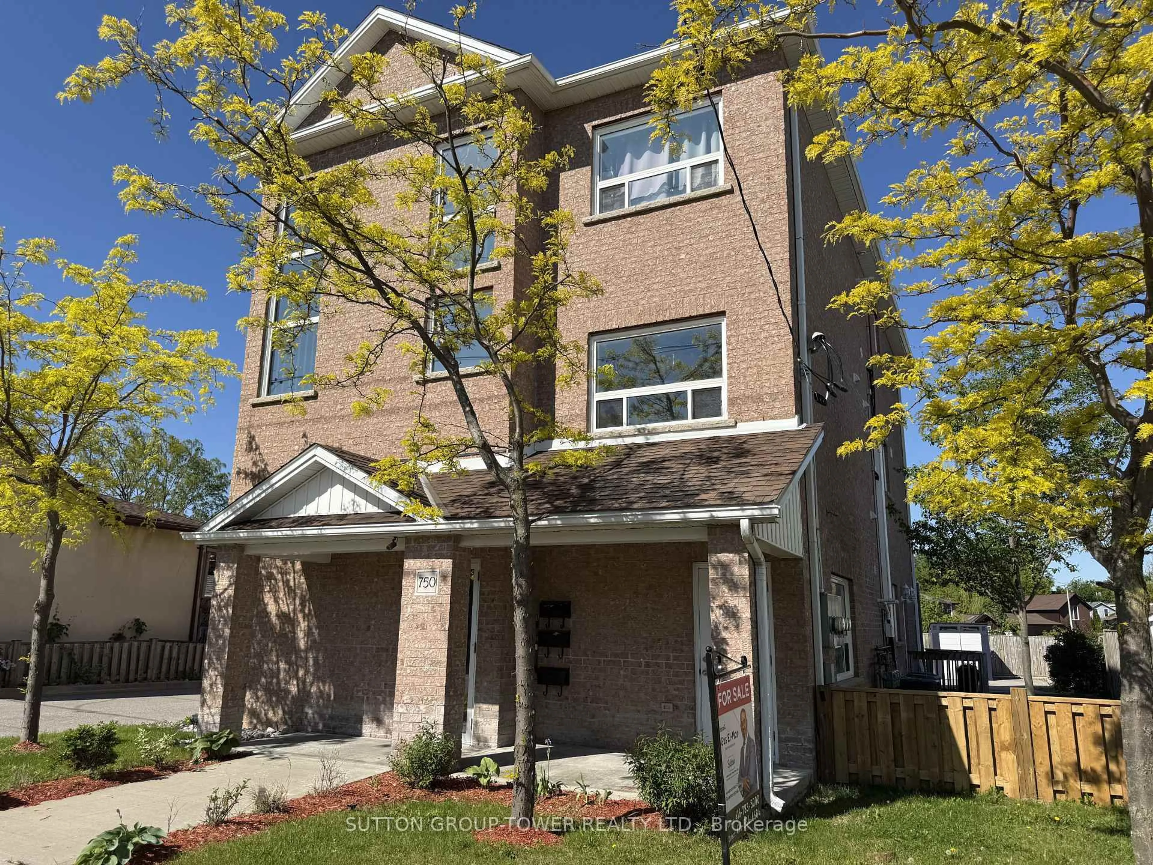 Unknown for 750 Albert St, Oshawa Ontario L1H 4T6