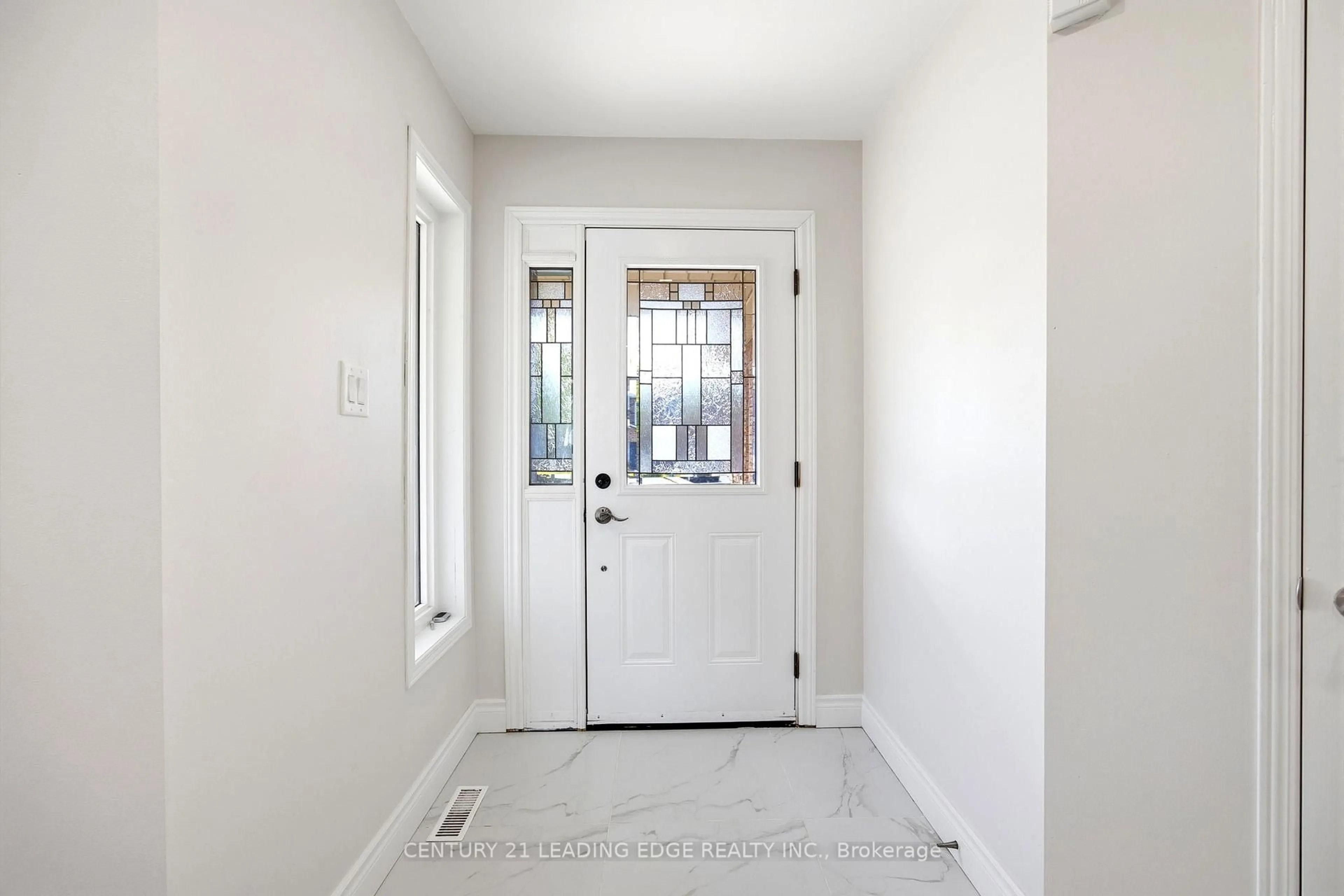 Indoor entryway for 61 Willey Dr, Clarington Ontario L1C 4Z6