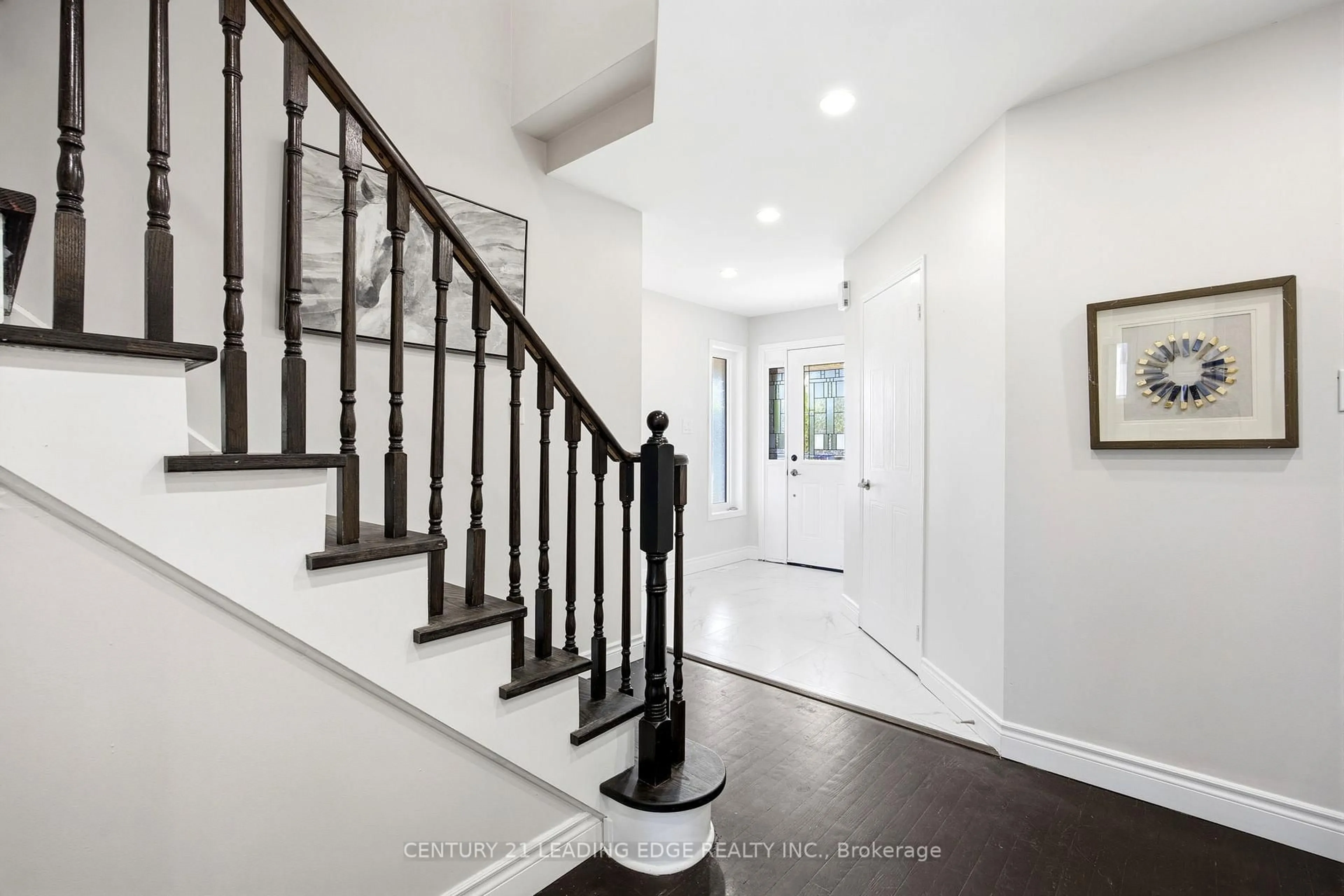 Indoor entryway for 61 Willey Dr, Clarington Ontario L1C 4Z6