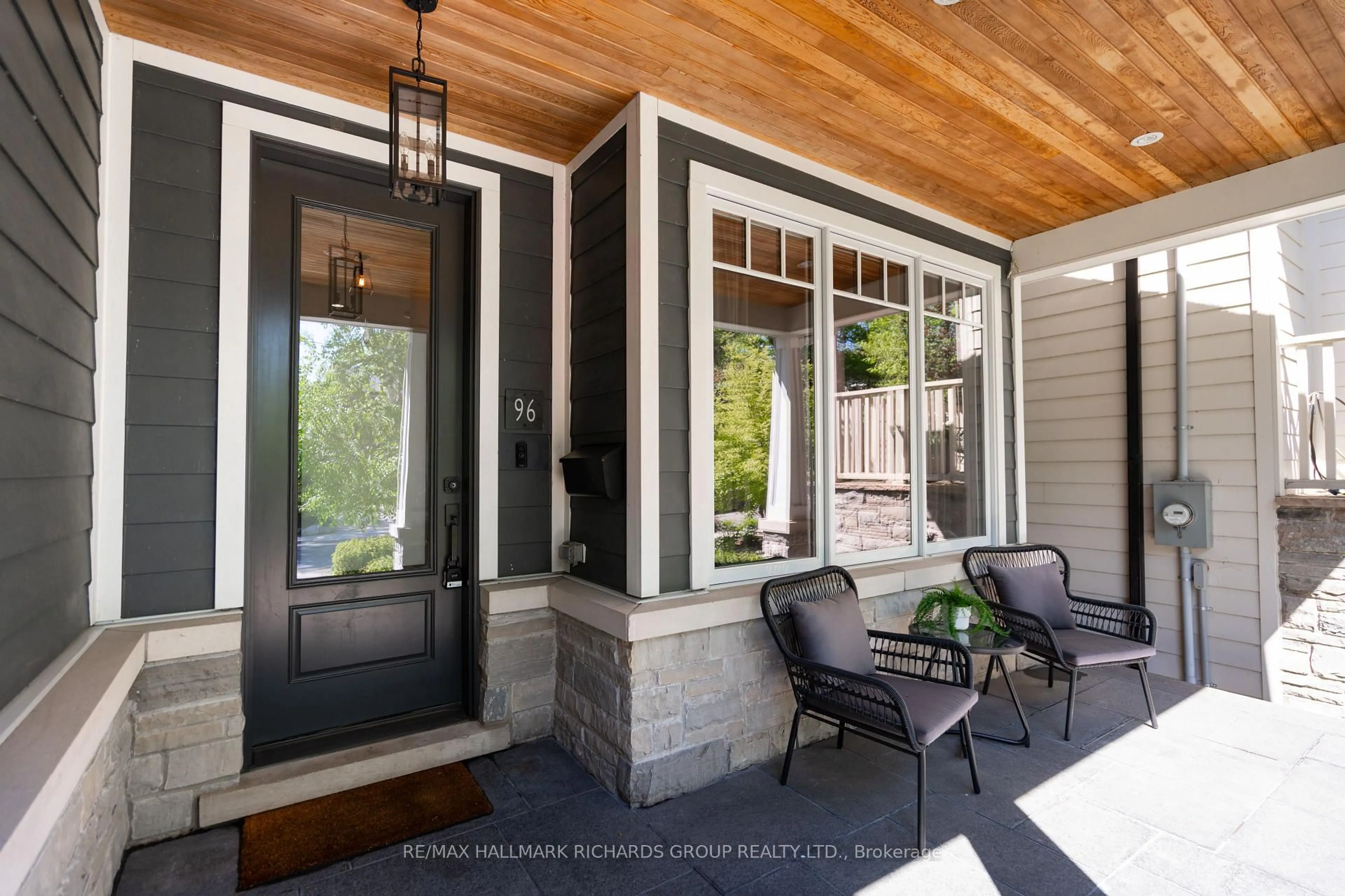Indoor entryway for 96 Scarborough Rd, Toronto Ontario M4E 3M5