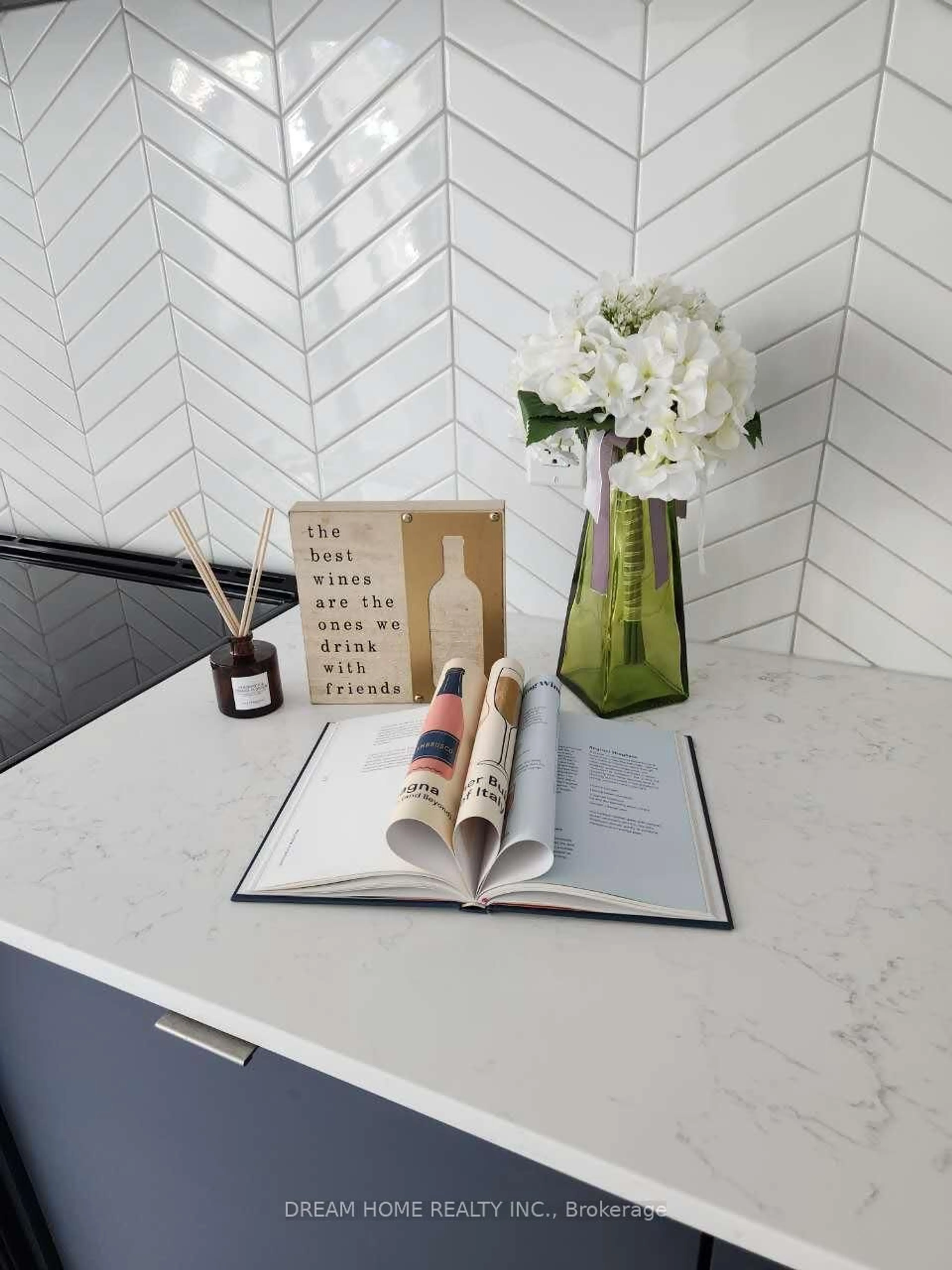 Contemporary bathroom, ceramic/tile floor for 1612 CHARLES St #138, Whitby Ontario L1N 0P3