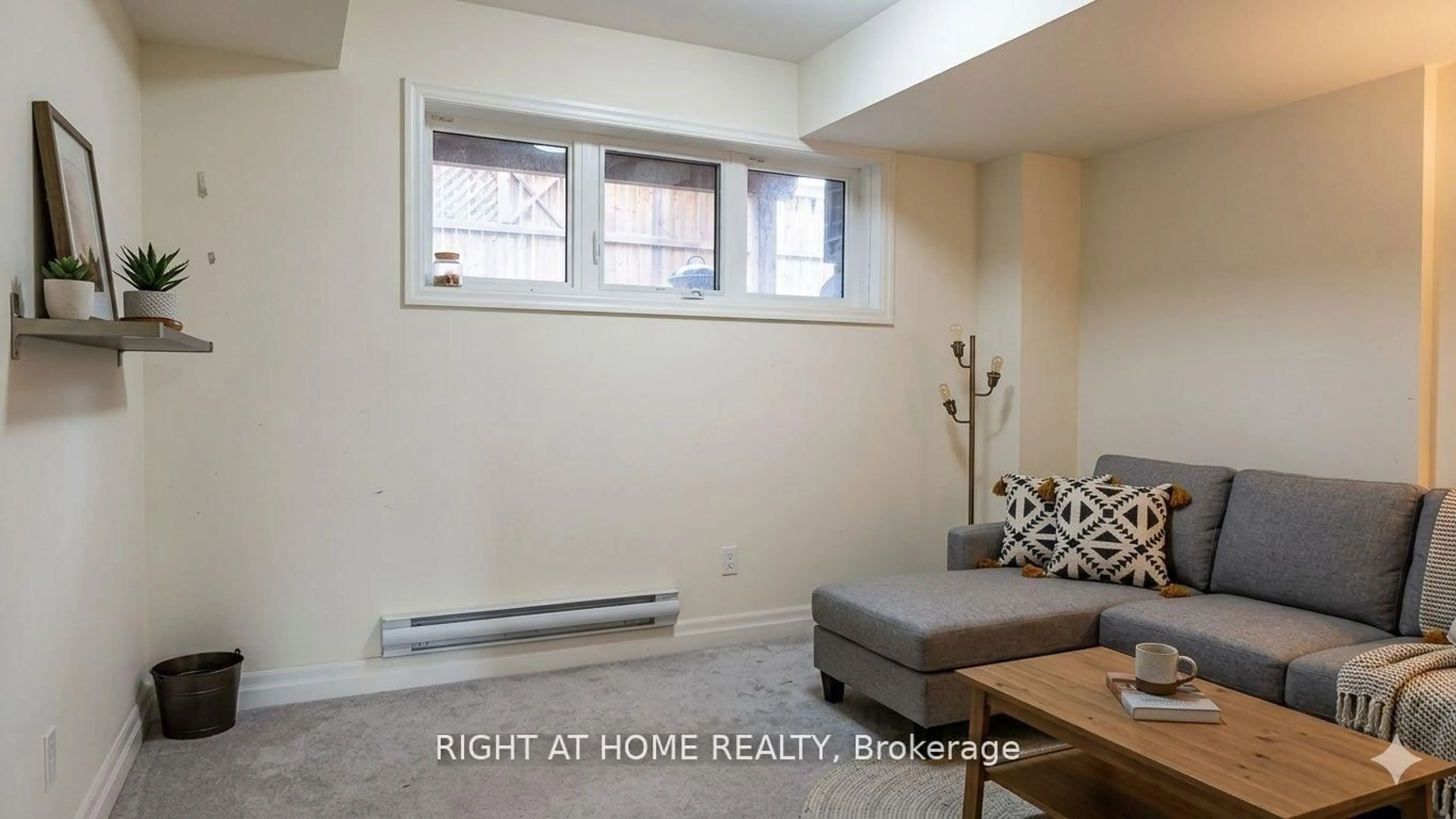 A pic of a room for 384 Arctic Red Dr #34, Oshawa Ontario L1L 0M5
