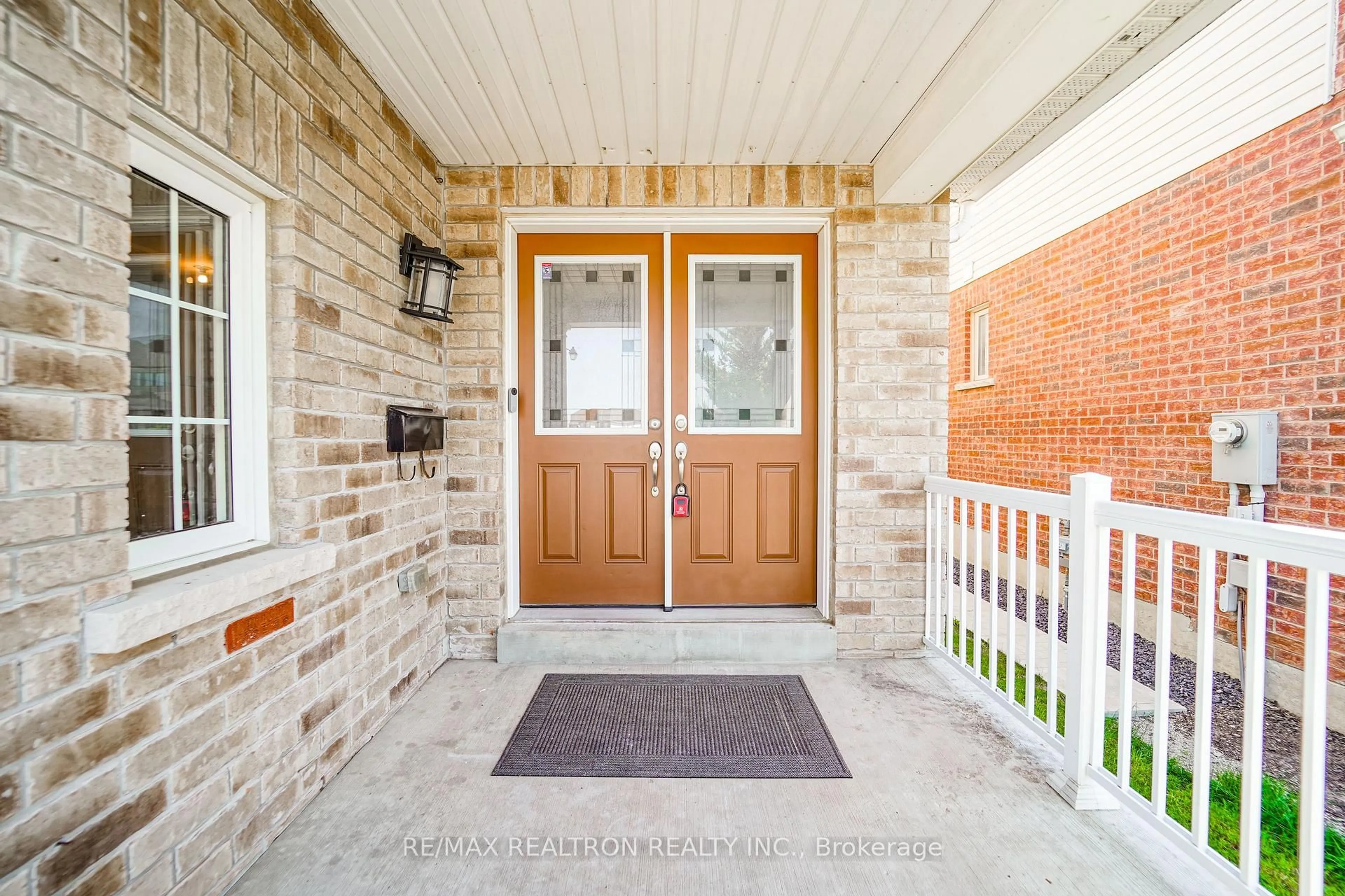 Indoor entryway for 45 Denny St, Ajax Ontario L1Z 0C6