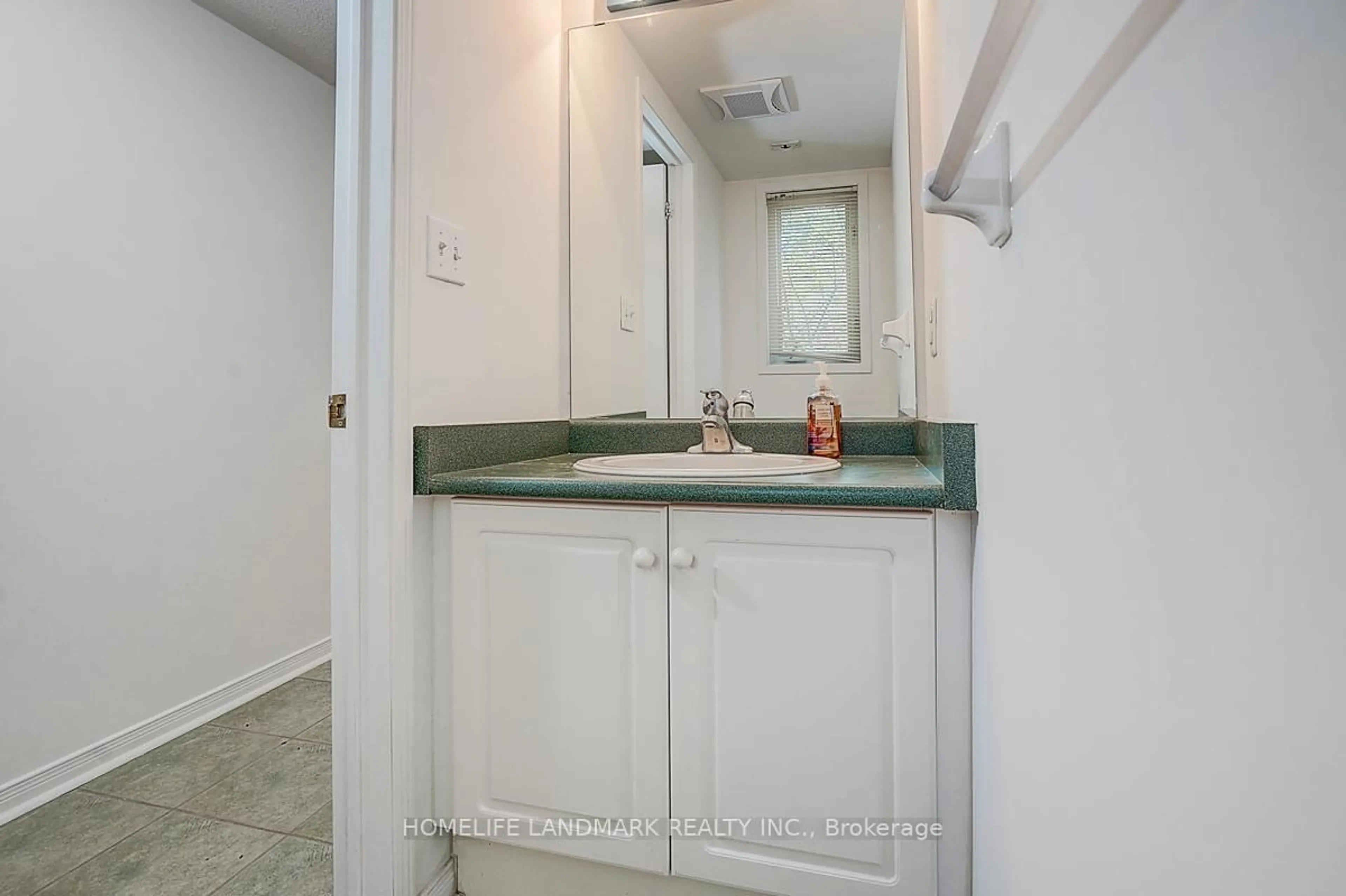 Standard bathroom, ceramic/tile floor for 19 Rosebank Dr #1105, Toronto Ontario M1B 5Z2