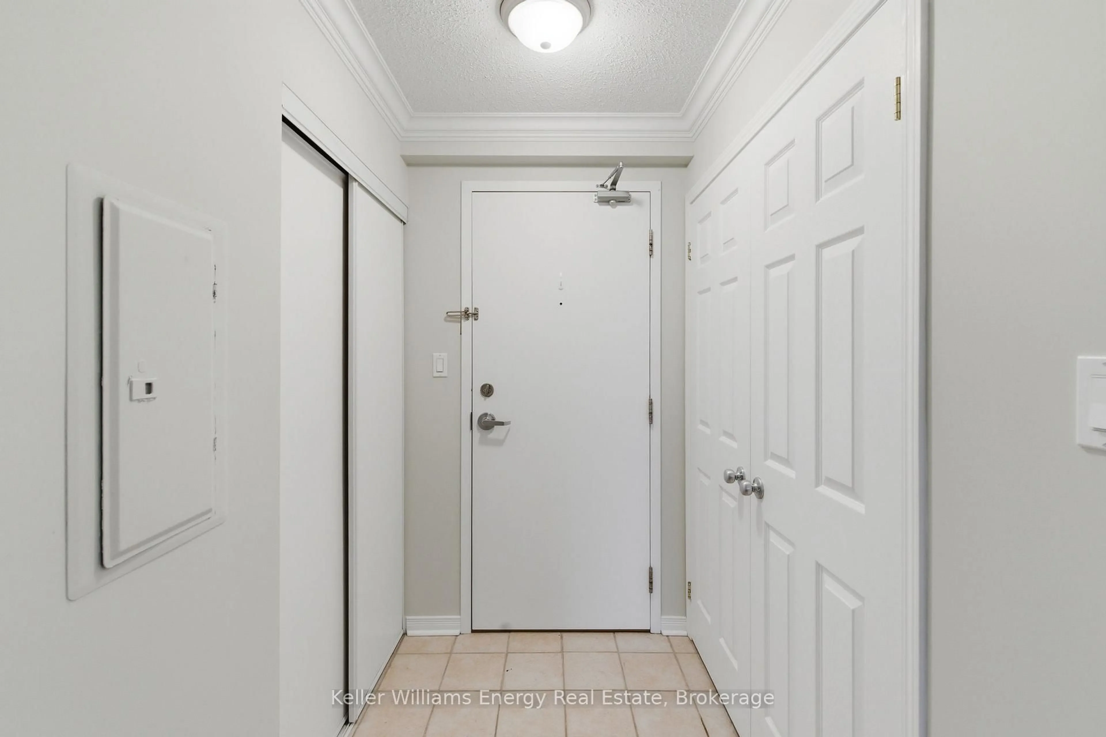 Indoor entryway for 90 Aspen Springs Dr #301, Clarington Ontario L1C 5N3