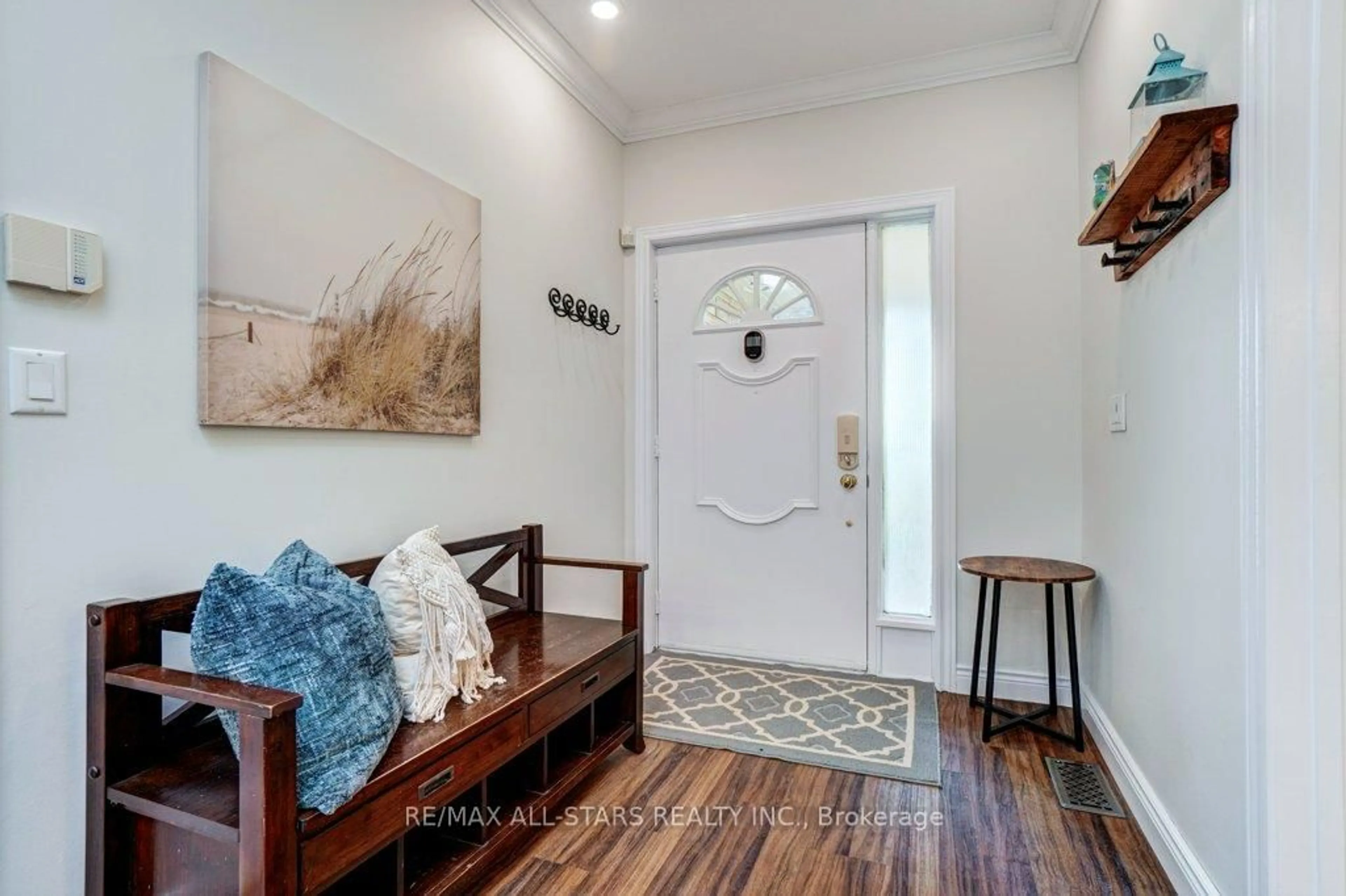 Indoor entryway for 75 Hawley Cres, Whitby Ontario L1N 6X6