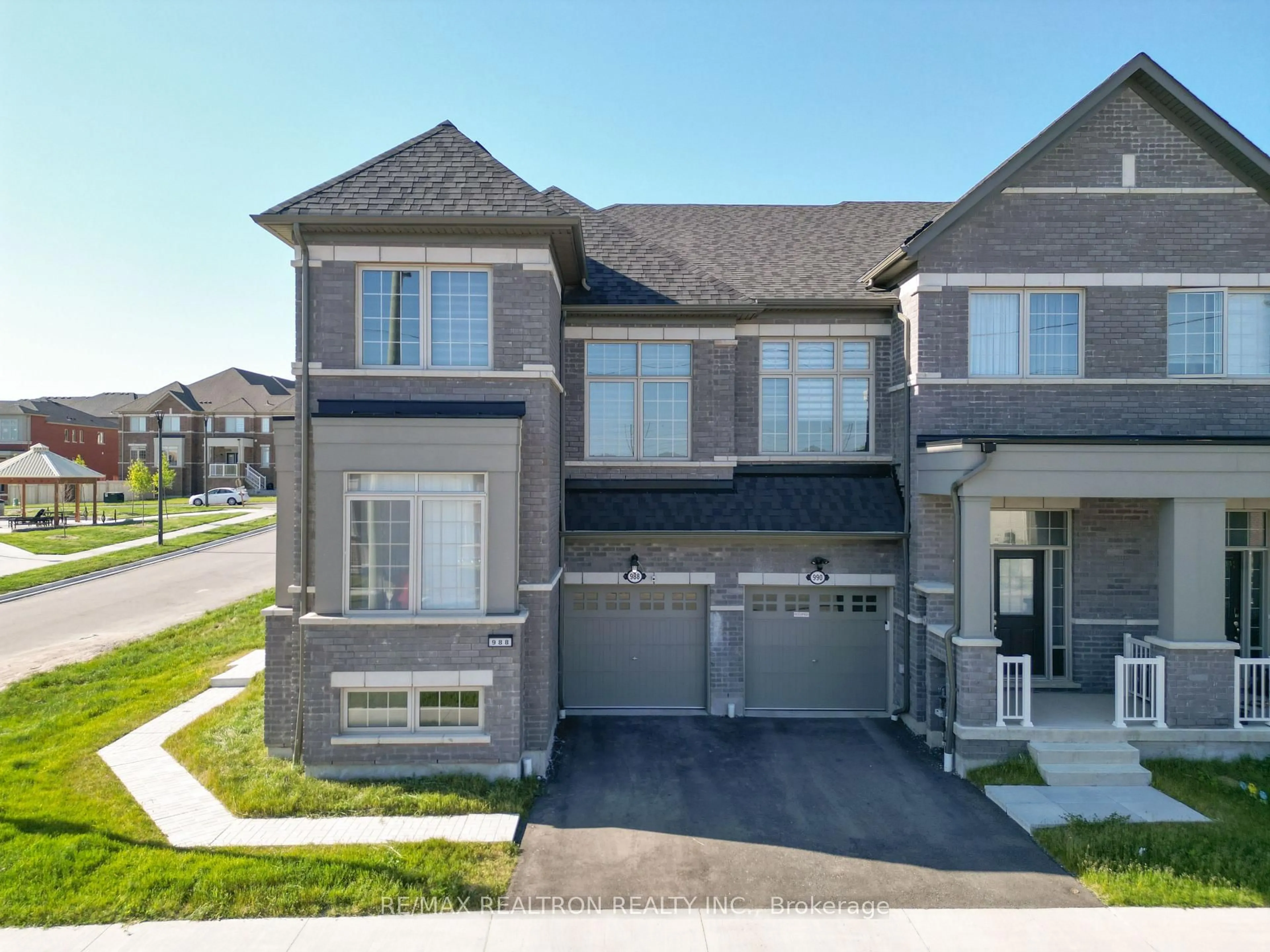 Unknown for 988 Grosbeak Tr, Pickering Ontario L1X 0P6
