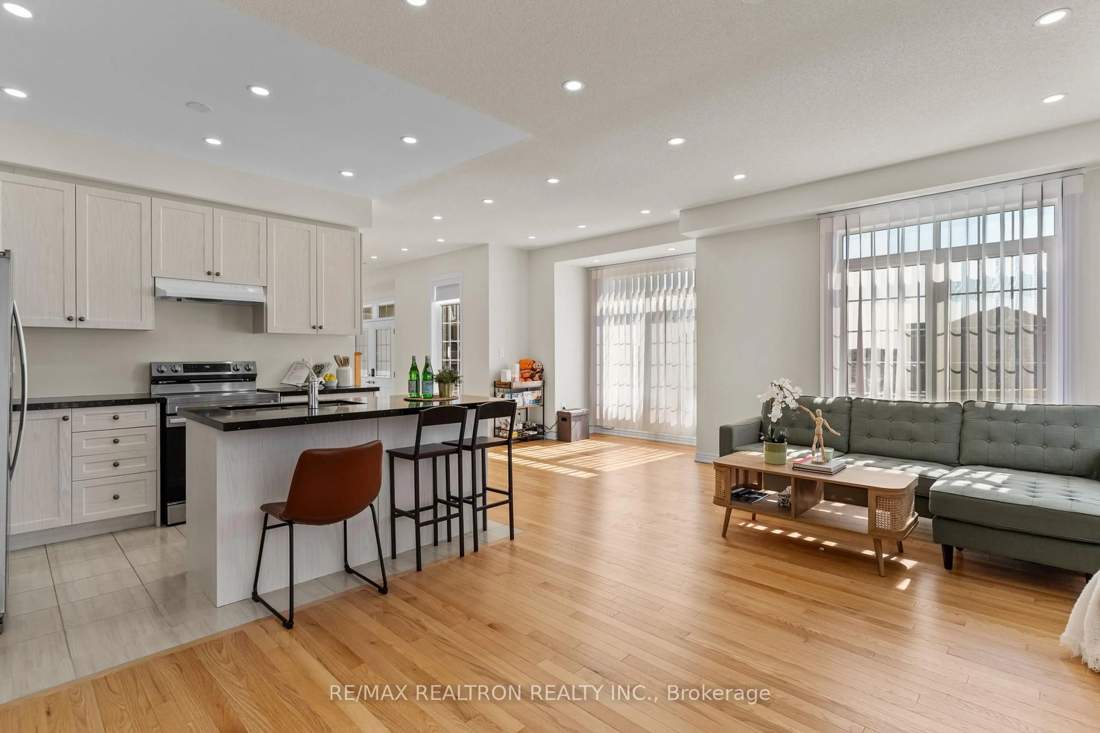 Open concept kitchen, unknown for 988 Grosbeak Tr, Pickering Ontario L1X 0P6