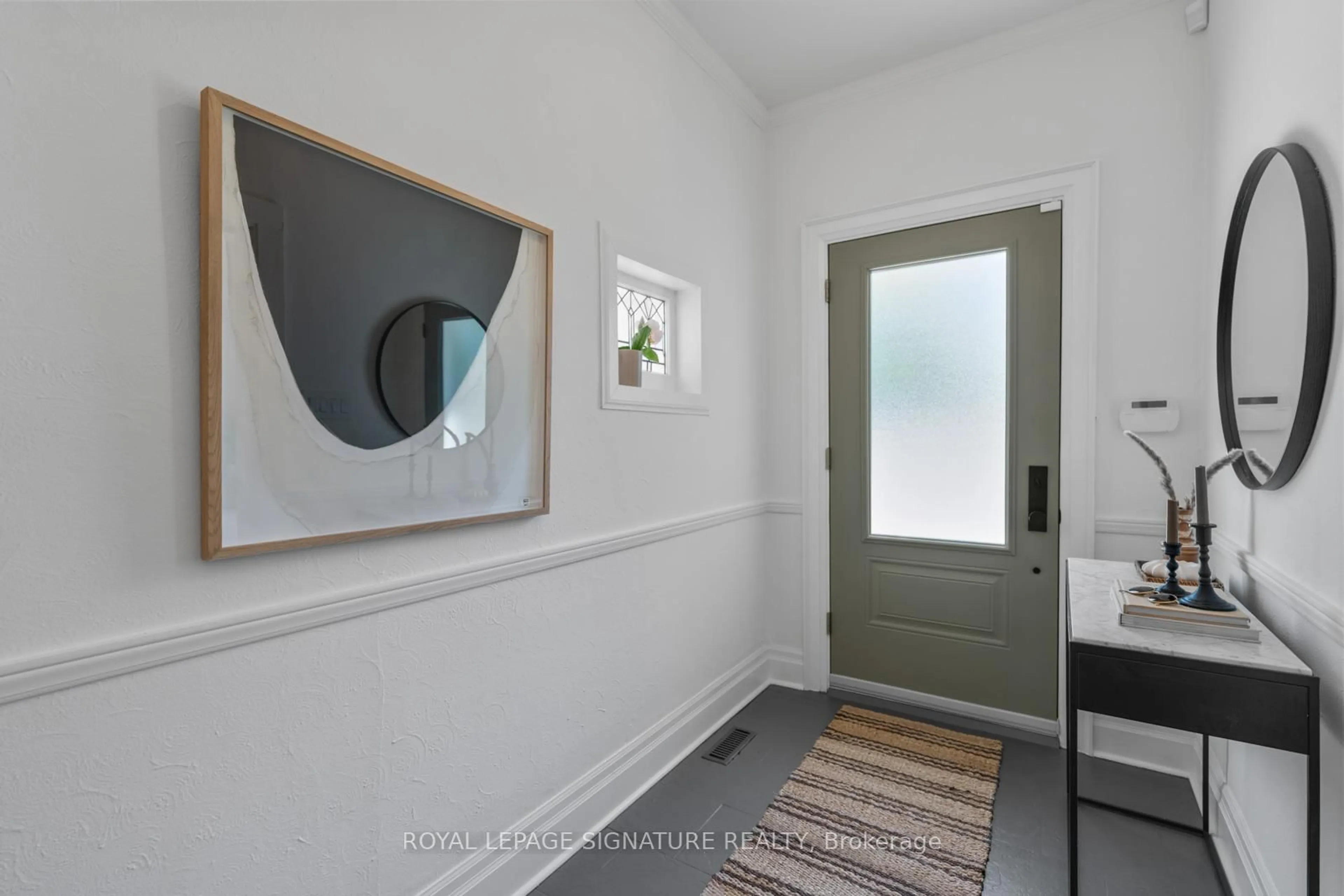 Indoor entryway for 4 Kimberley Ave, Toronto Ontario M4E 2Z2