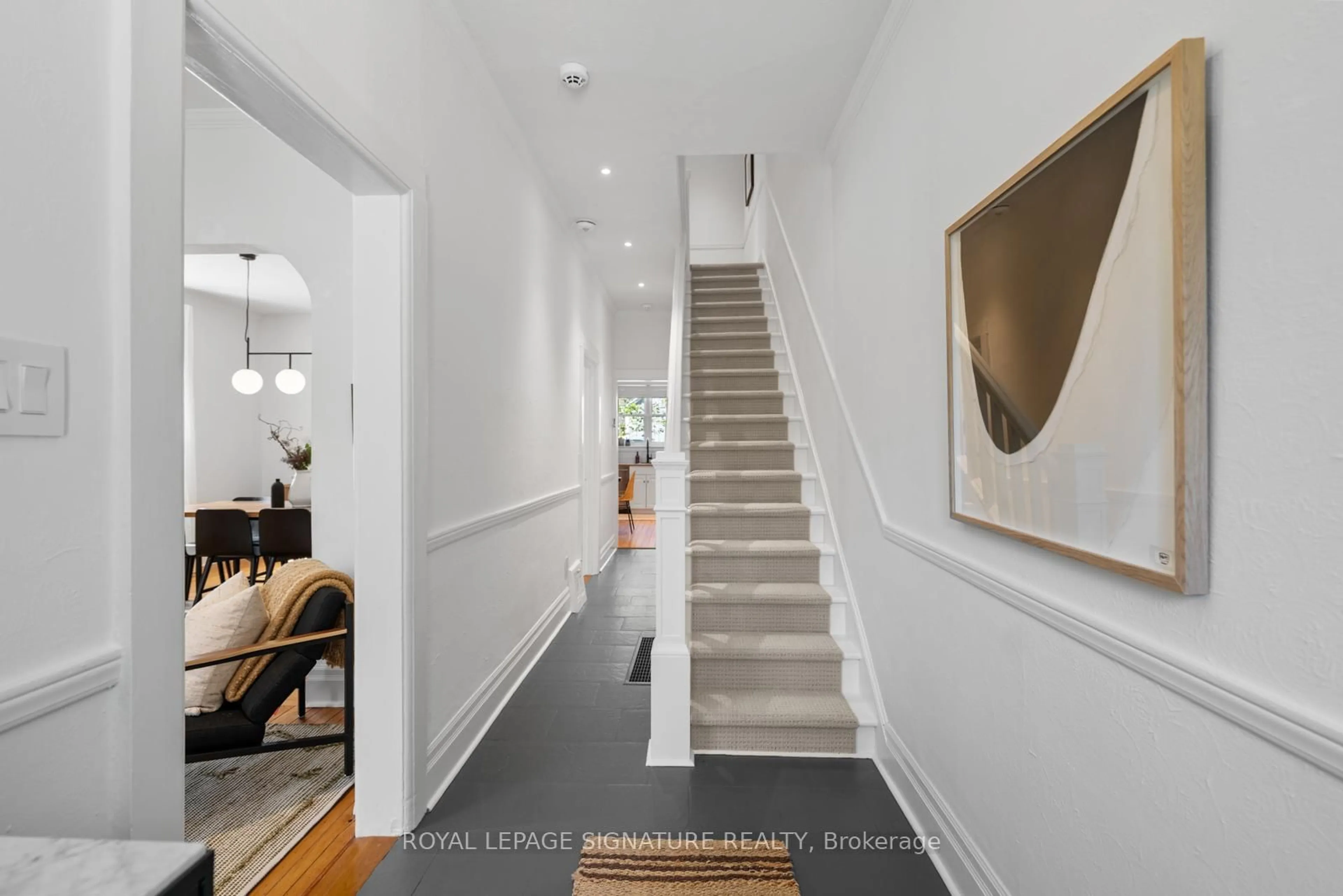 Indoor entryway for 4 Kimberley Ave, Toronto Ontario M4E 2Z2