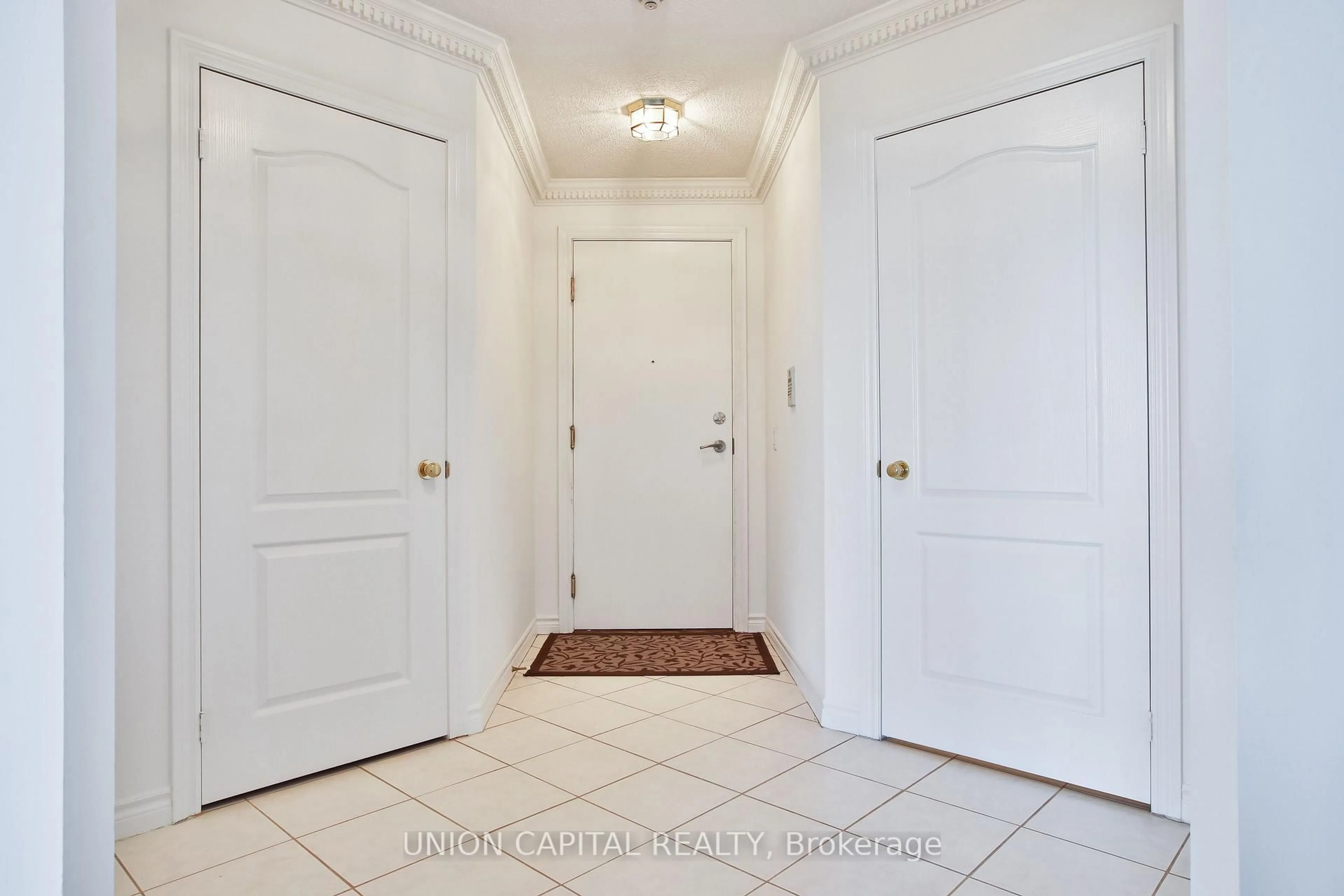 Indoor entryway for 115 Omni Dr #2601, Toronto Ontario M1P 5B4