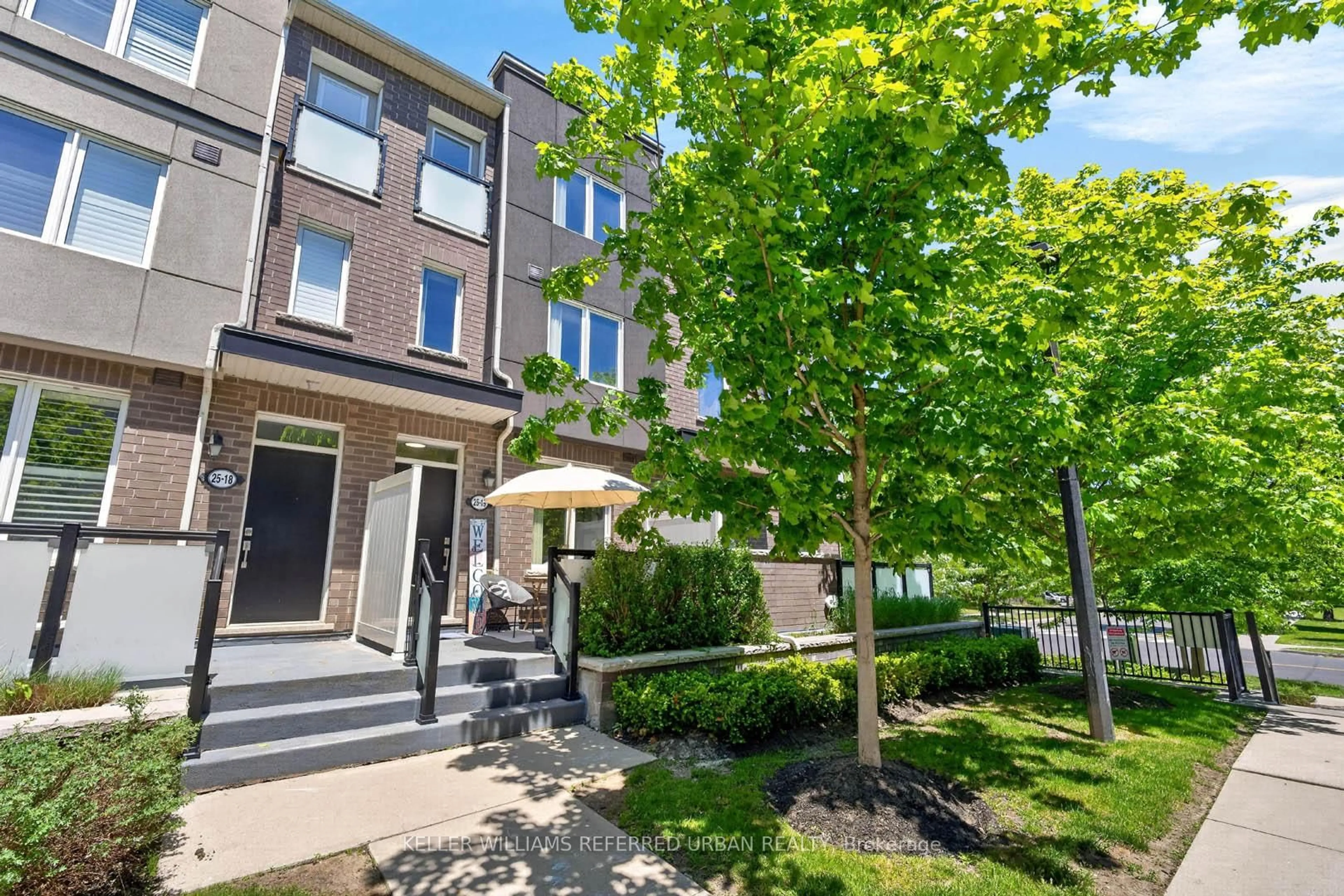 Patio, street for 25 Heron Park Pl #19, Toronto Ontario M1E 0B8