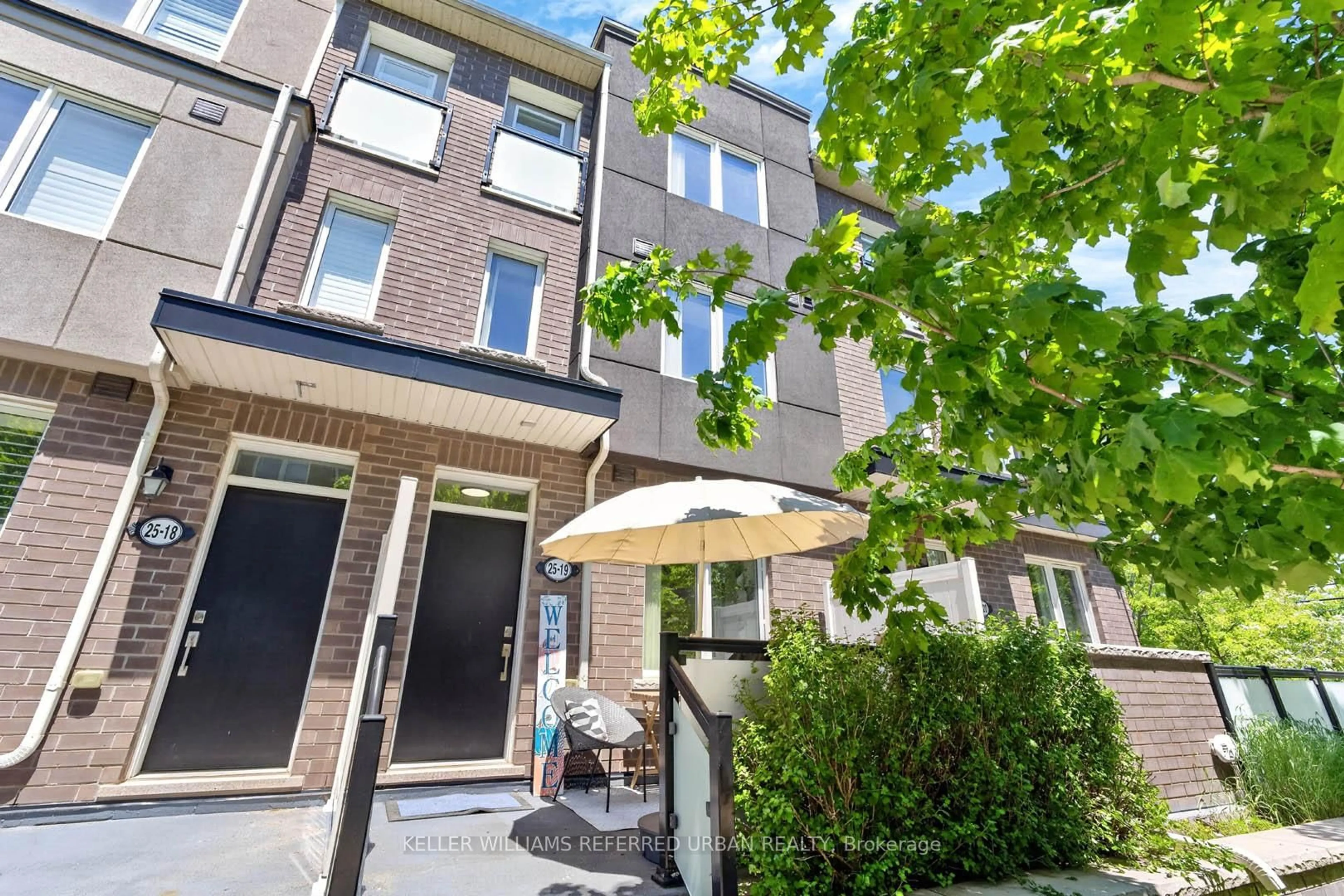 Patio, street for 25 Heron Park Pl #19, Toronto Ontario M1E 0B8